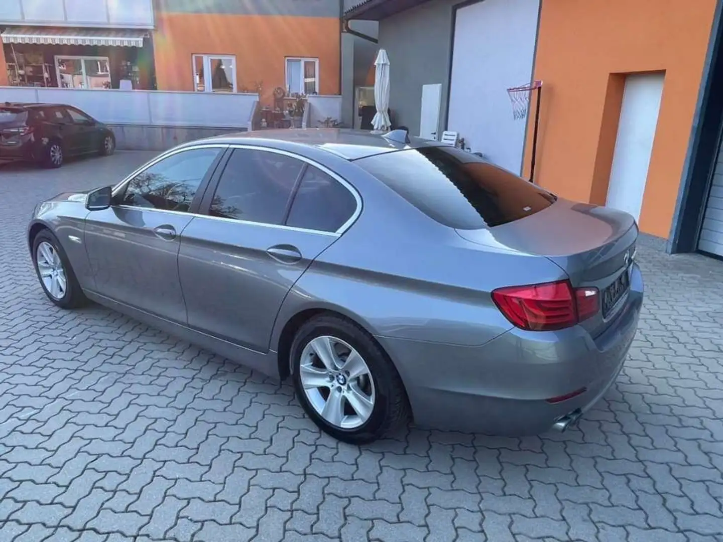 BMW 520 520d Aut. Grau - 1
