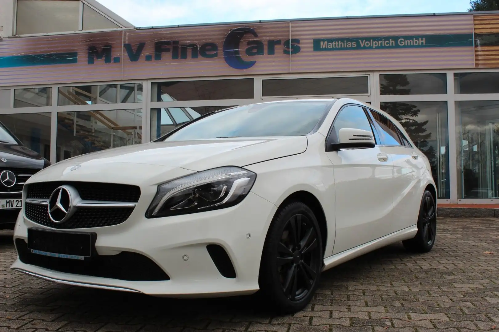 Mercedes-Benz A 180 A -Klasse A 180 BlueEfficiency Weiß - 1