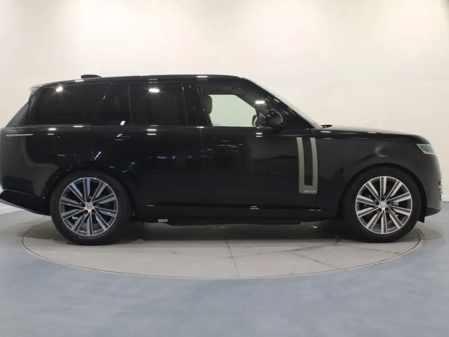 Land Rover Range Rover 3.0 Si6 PHEV SV SWB AWD Aut. 550 Schwarz - 2