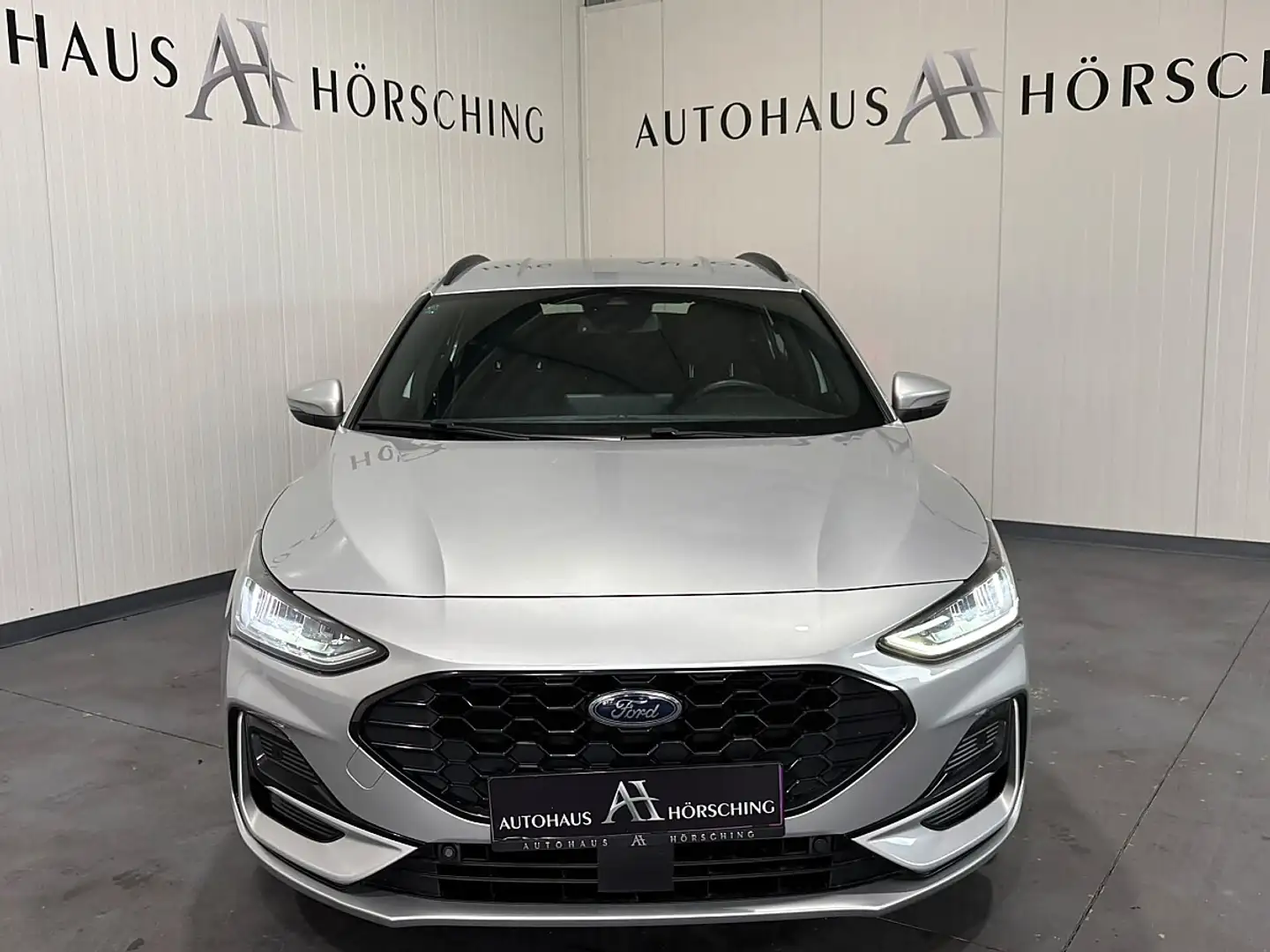 Ford Focus Turnier 1,5 EcoBlue ST-Line Design Aut. Silber - 2