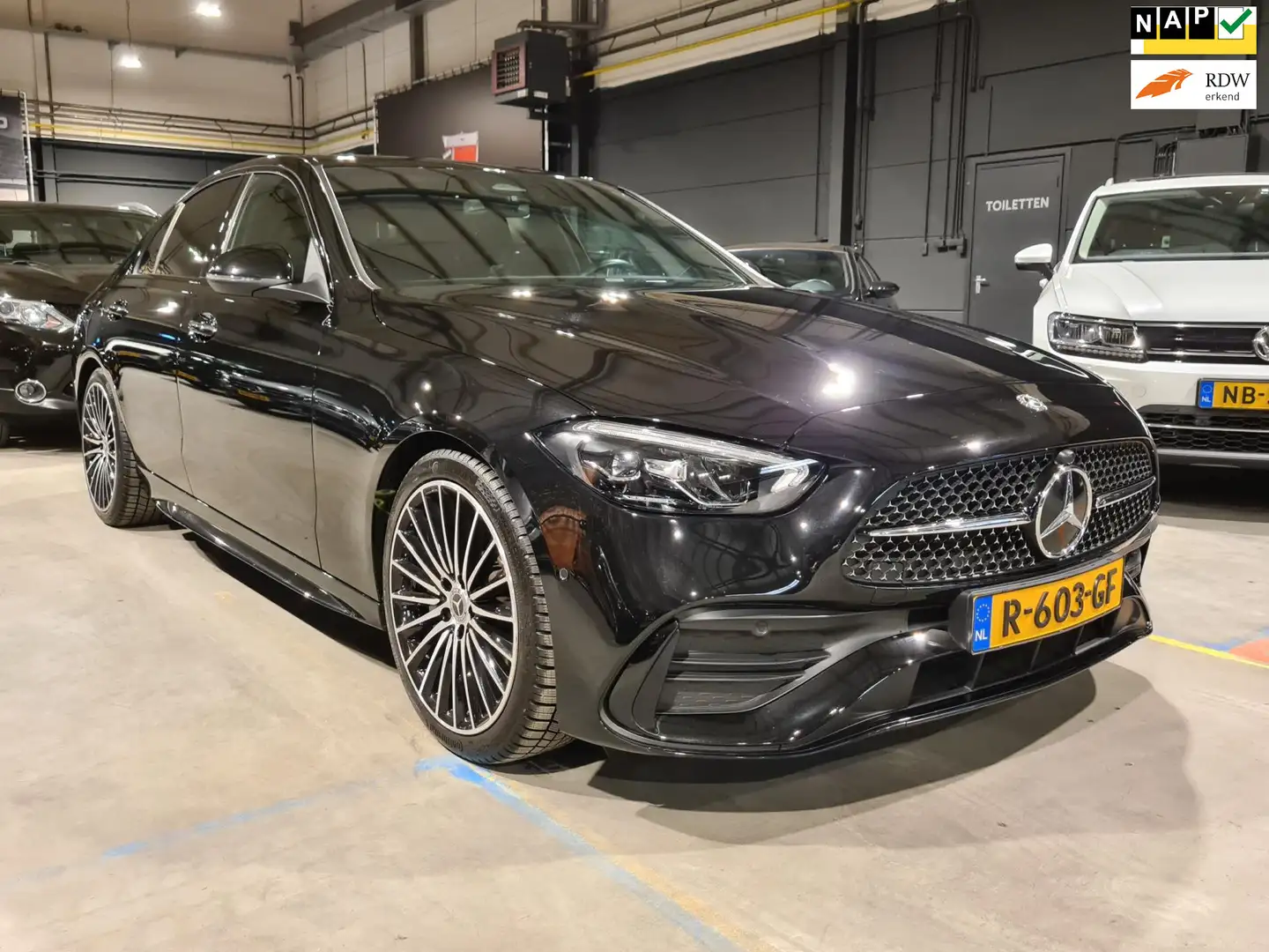 Mercedes-Benz C 180 AMG Line - Virtual - Adaptive Cruise - CarPlay - S Černá - 1