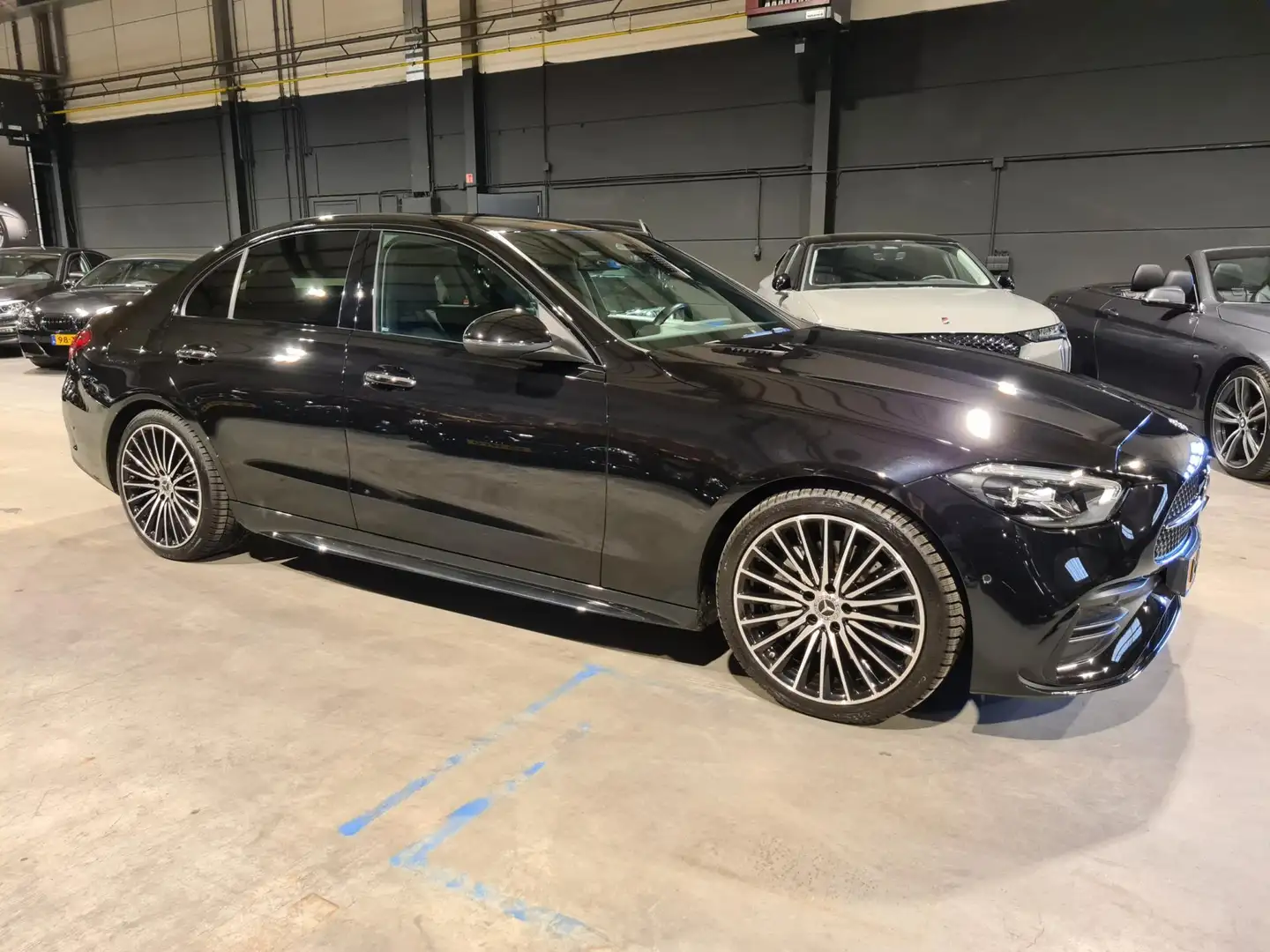 Mercedes-Benz C 180 AMG Line - Virtual - Adaptive Cruise - CarPlay - S Černá - 2