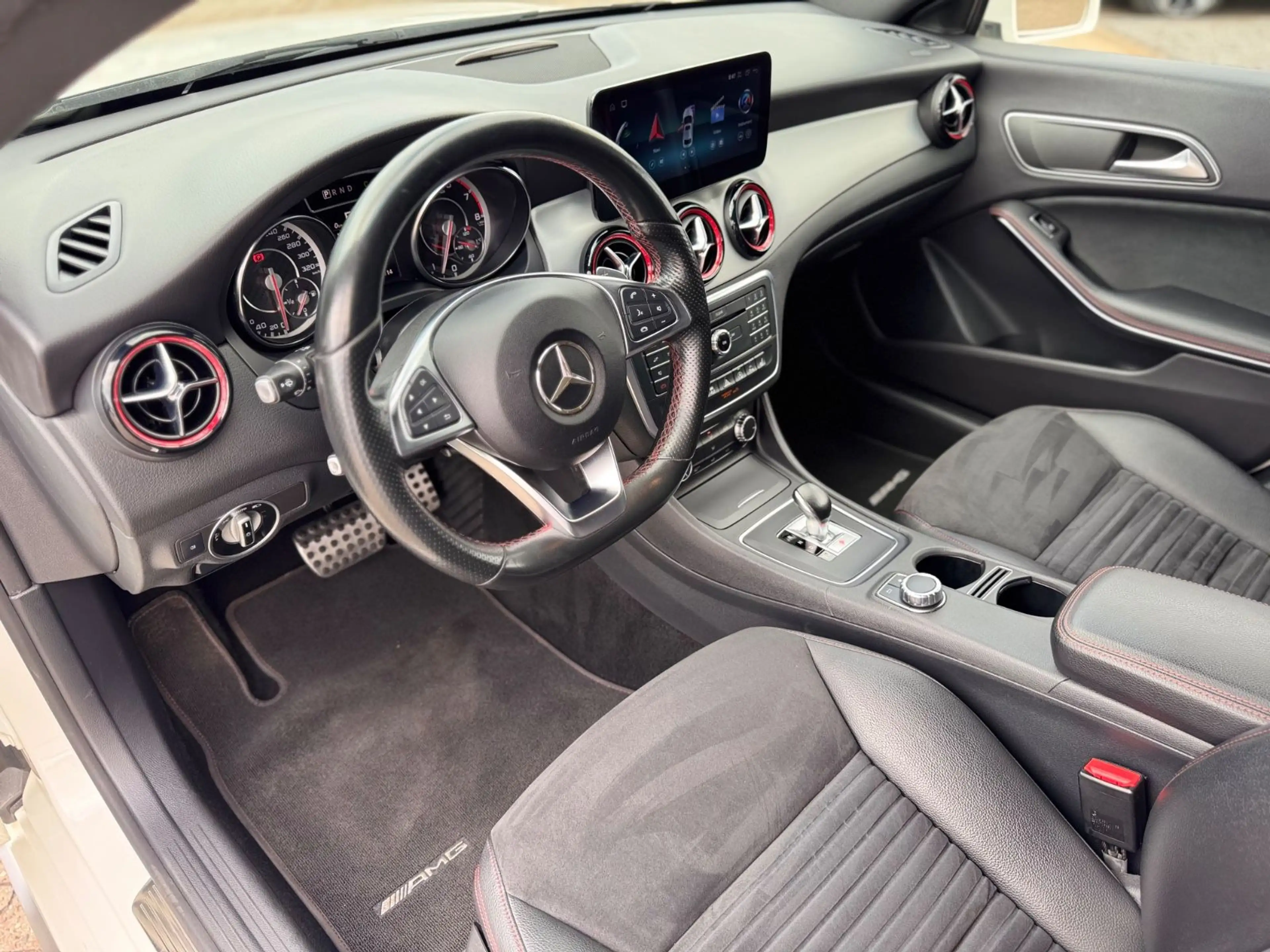 Mercedes-Benz CLA 45 AMG CLA 45 AMG 4Matic Shooting Brake — photo 13