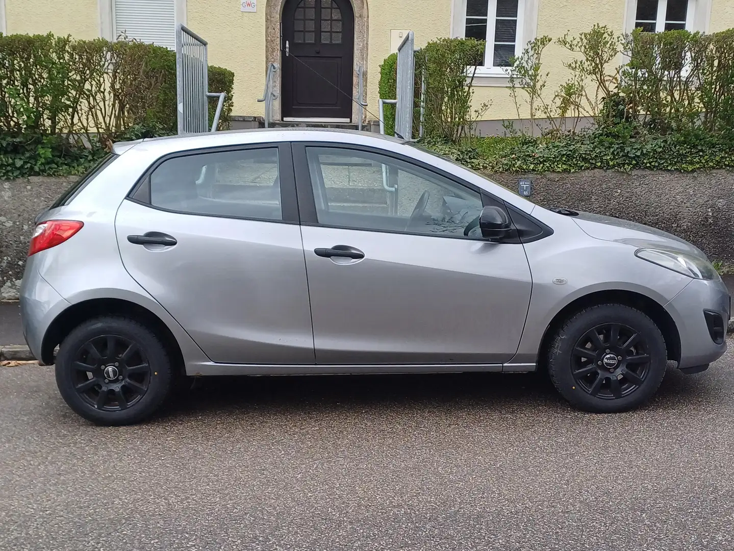 Mazda 2 Mazda 2 1,3i CE Pro CE Pro - 1