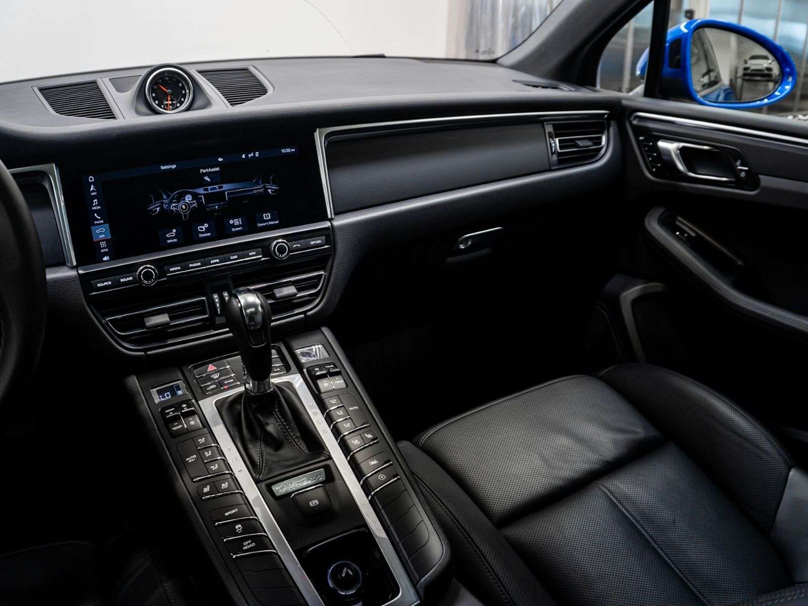 2021 Porsche Macan |Two Wheel Sets, No Accidents, Porsche Service His thumb 17