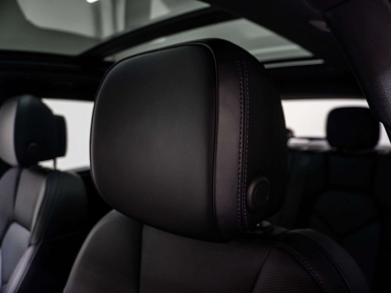 2021 Porsche Macan |Two Wheel Sets, No Accidents, Porsche Service His thumb 22