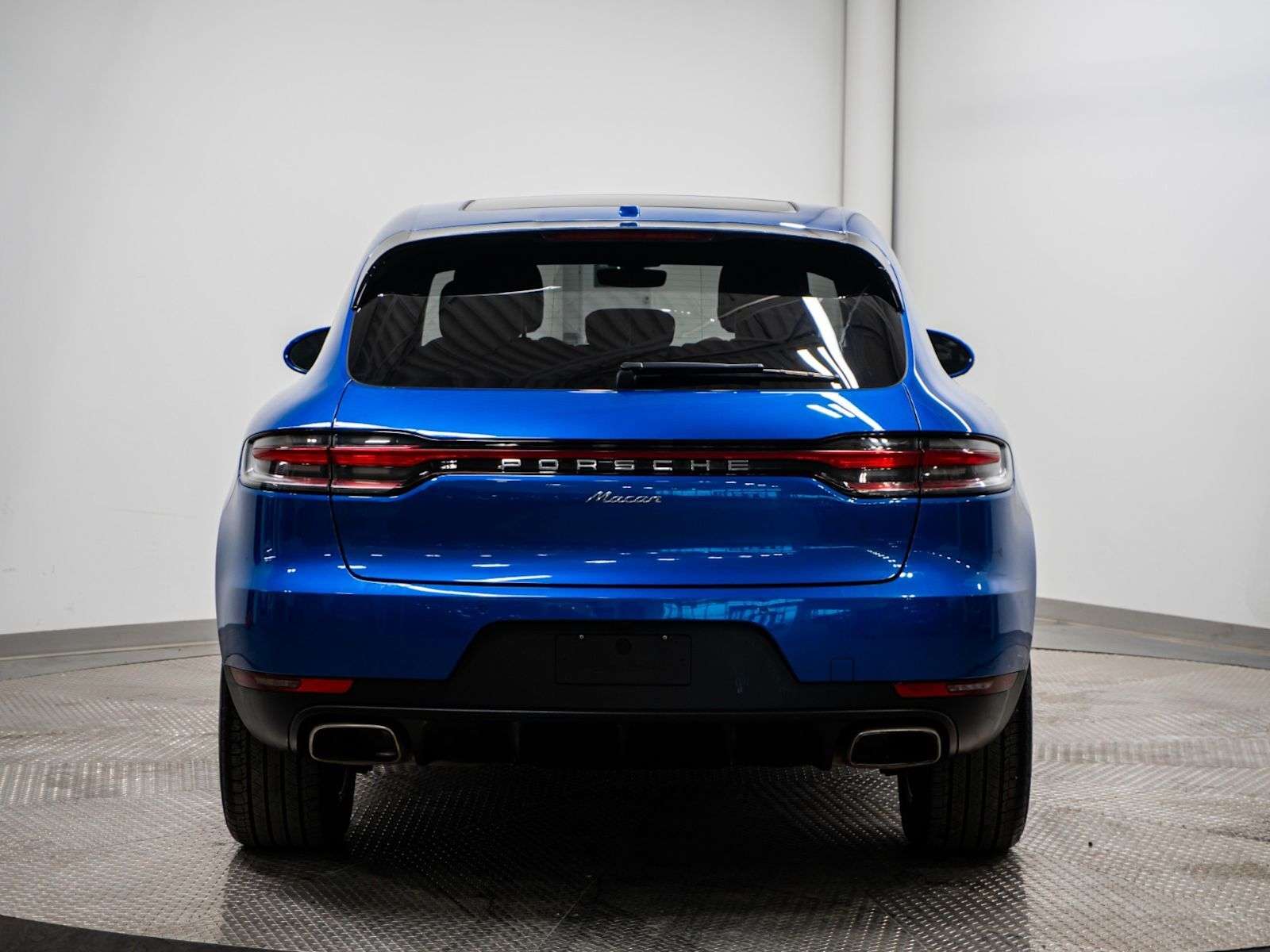2021 Porsche Macan |Two Wheel Sets, No Accidents, Porsche Service His thumb 6