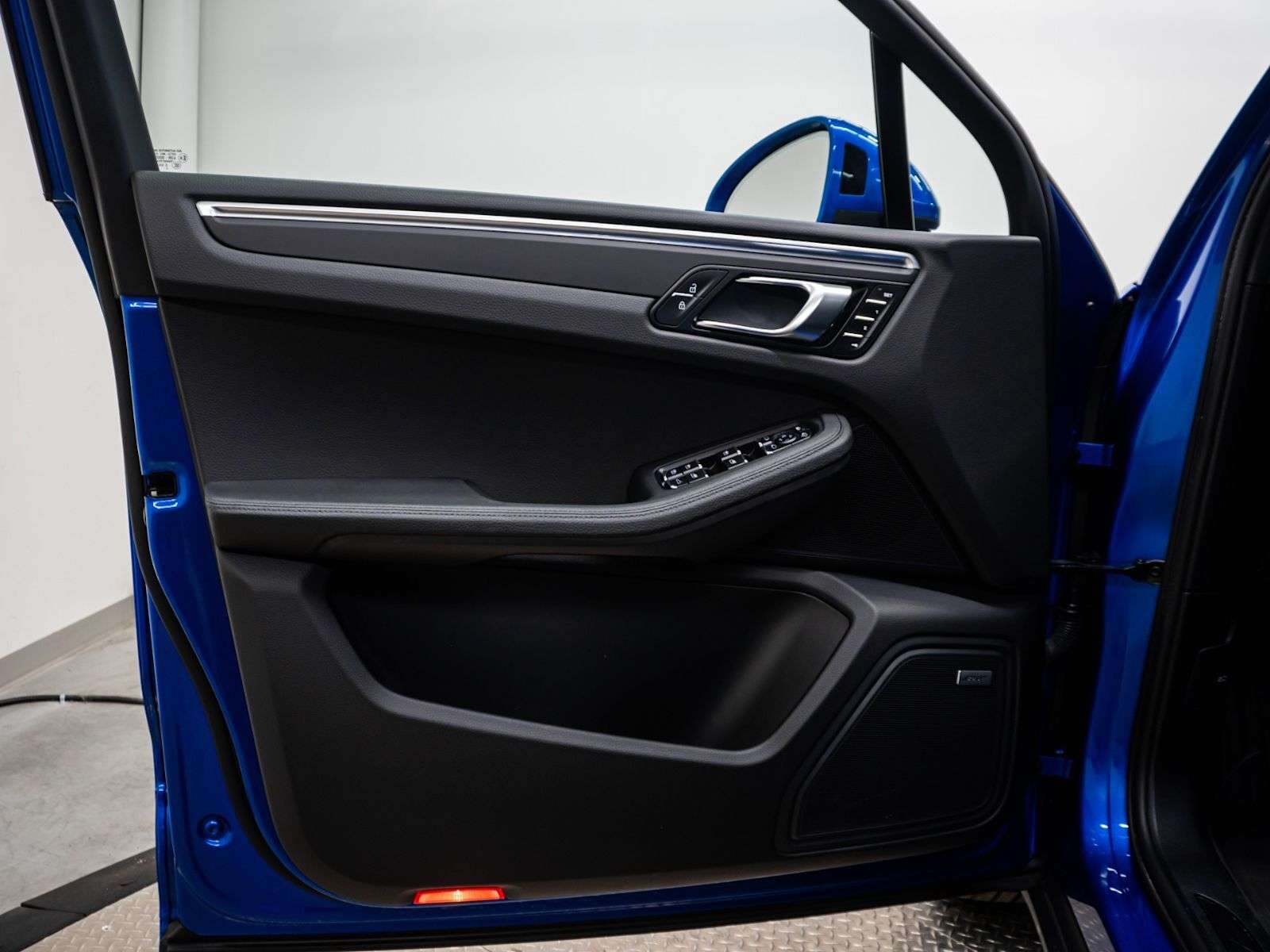 2021 Porsche Macan |Two Wheel Sets, No Accidents, Porsche Service His thumb 24