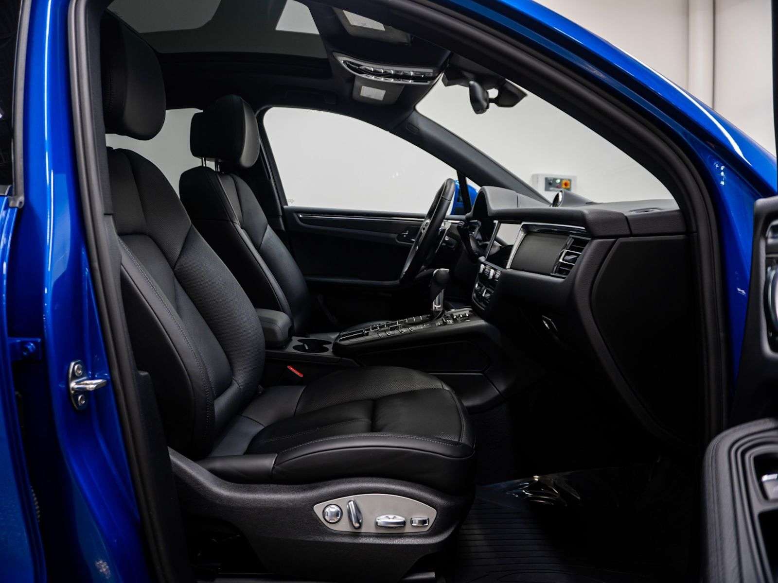 2021 Porsche Macan |Two Wheel Sets, No Accidents, Porsche Service His alt 5