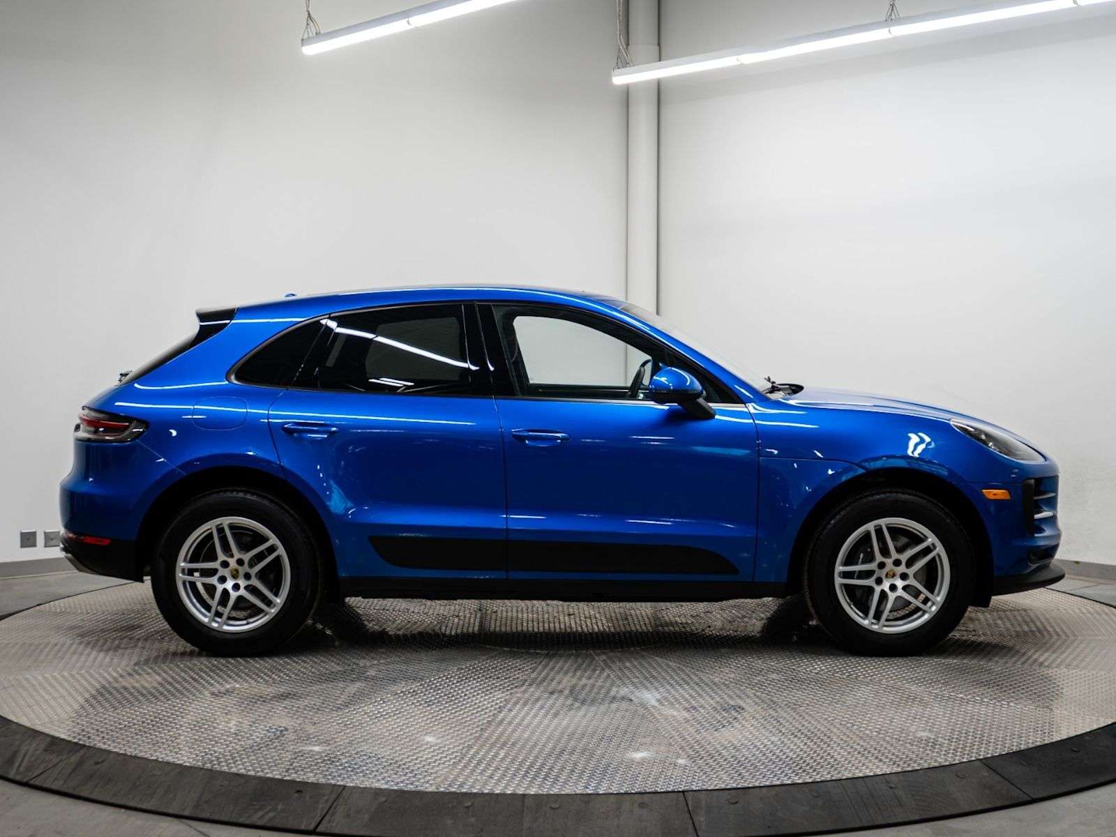 2021 Porsche Macan |Two Wheel Sets, No Accidents, Porsche Service His thumb 7