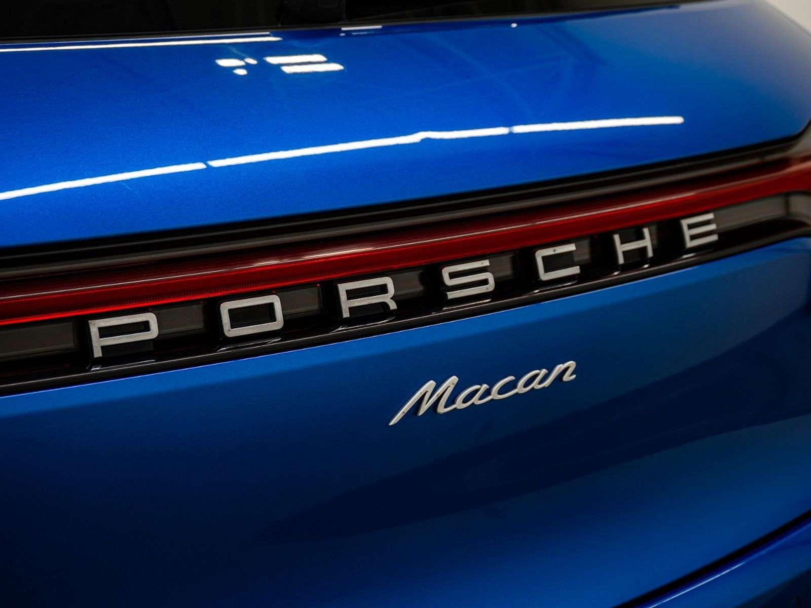2021 Porsche Macan |Two Wheel Sets, No Accidents, Porsche Service His thumb 12