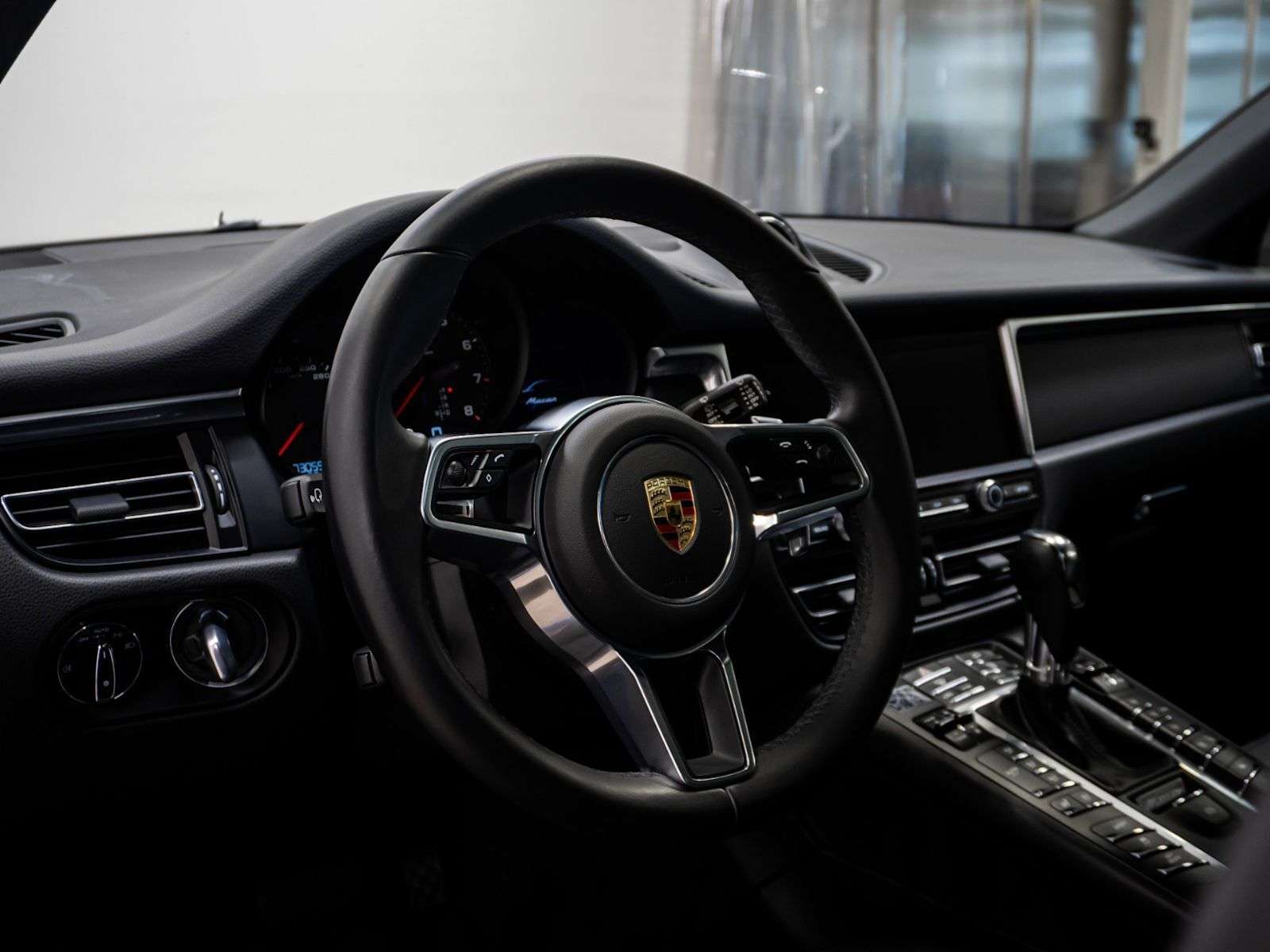 2021 Porsche Macan |Two Wheel Sets, No Accidents, Porsche Service His thumb 29
