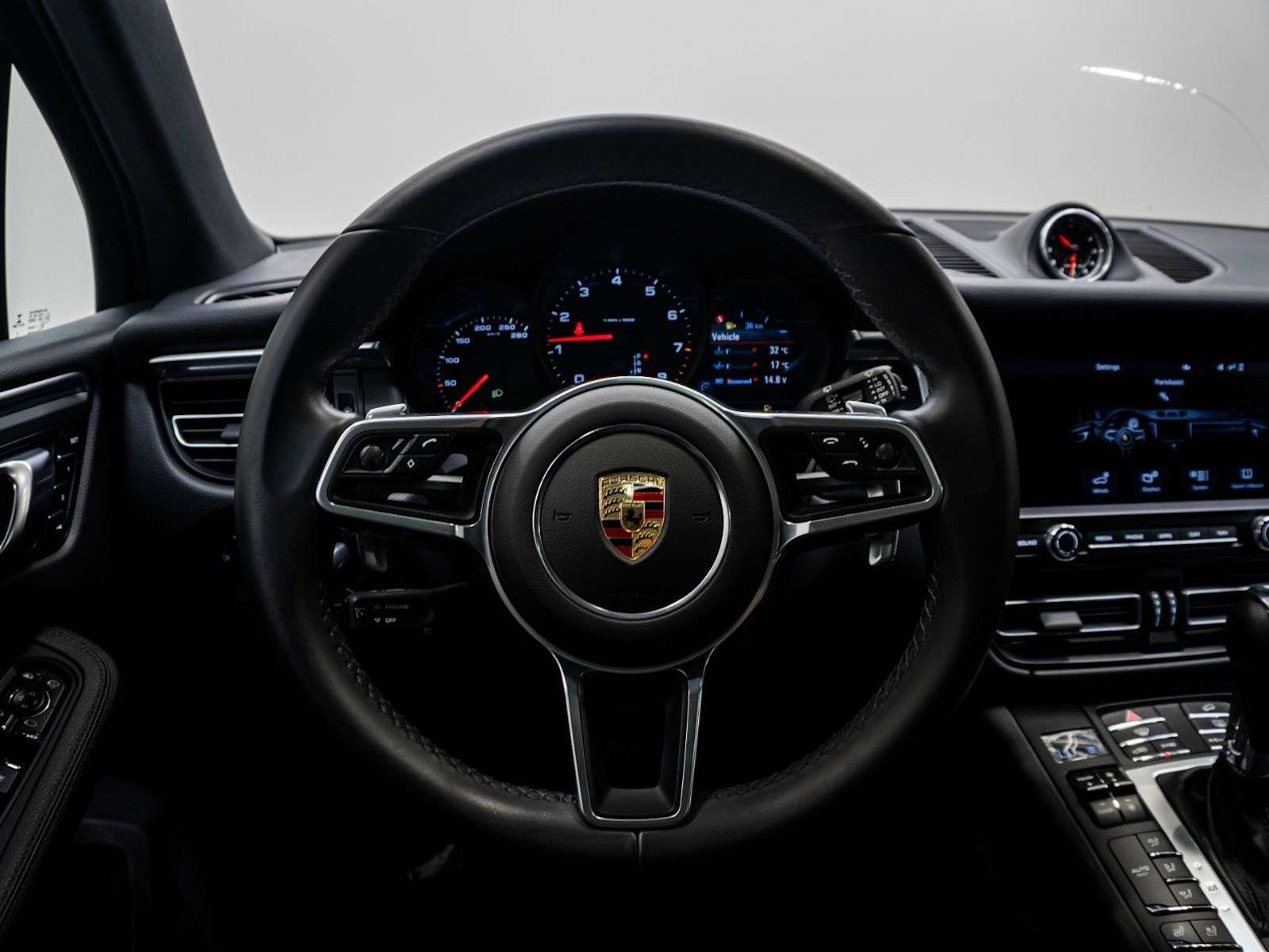 2021 Porsche Macan |Two Wheel Sets, No Accidents, Porsche Service His thumb 15