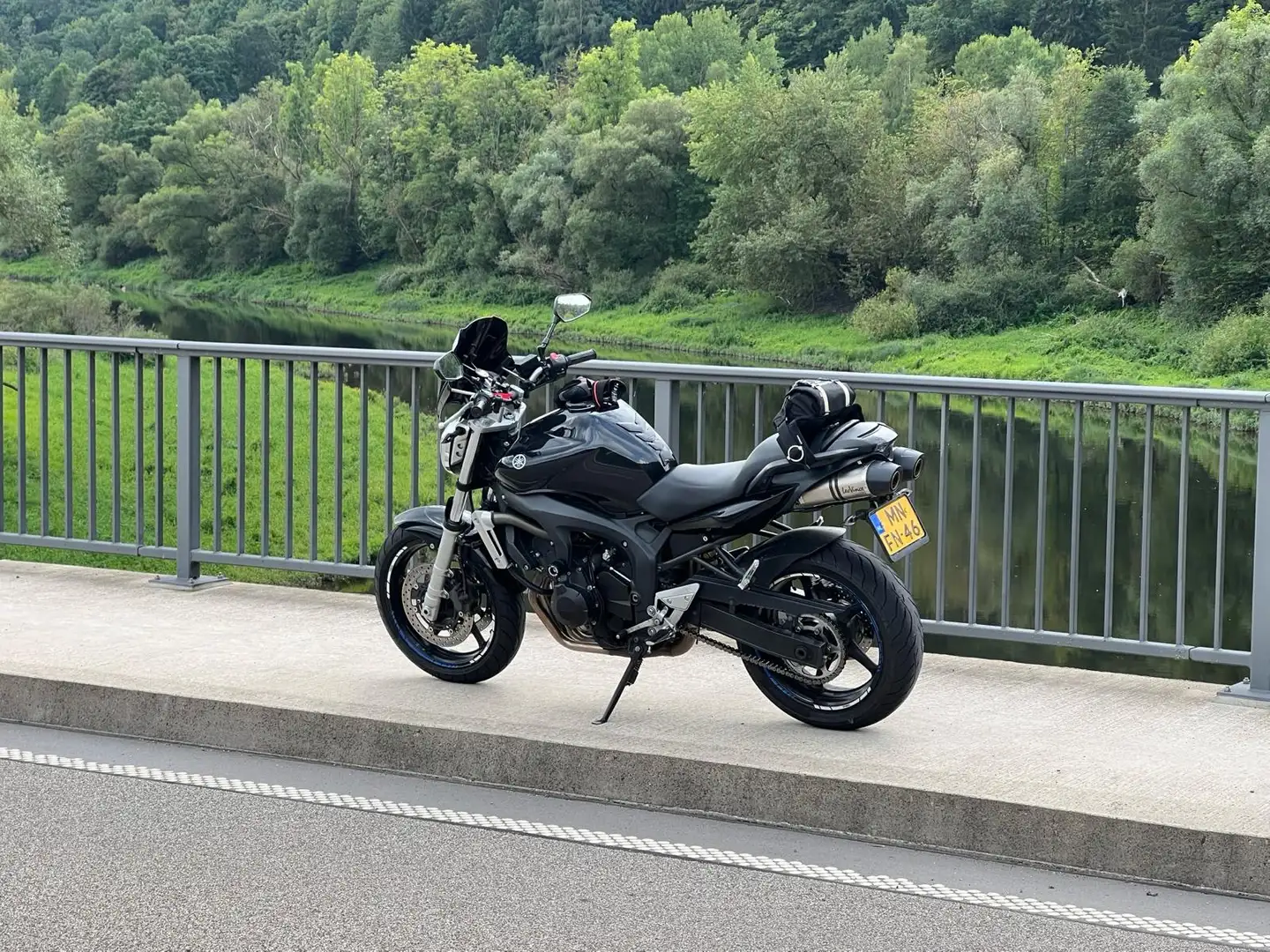 Yamaha FZS 600 Naked bike Schwarz - 1