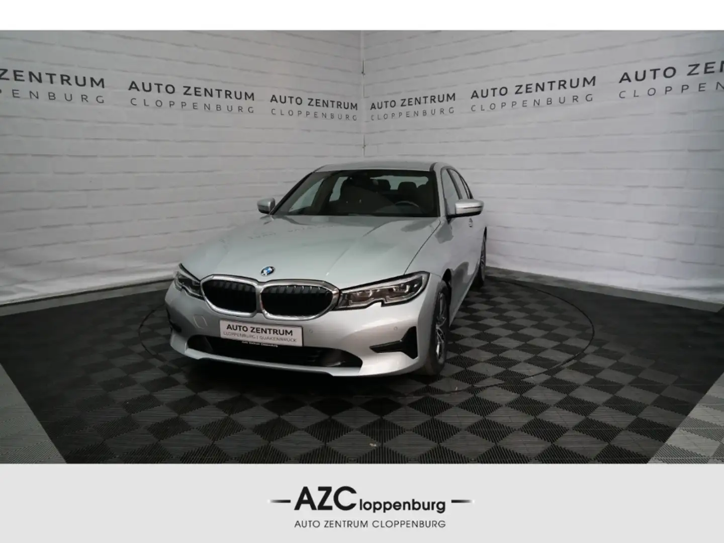 BMW 318 d Advantage LED+Navi+T-Leder+Sportsitze+PDC Silber - 1