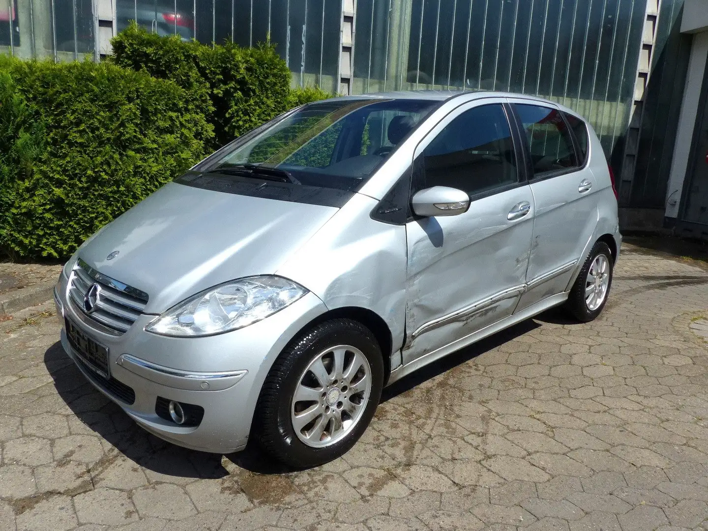 Mercedes-Benz A 170 Automatik/Navi/Klima/PDC/Sitzheizung Silber - 1