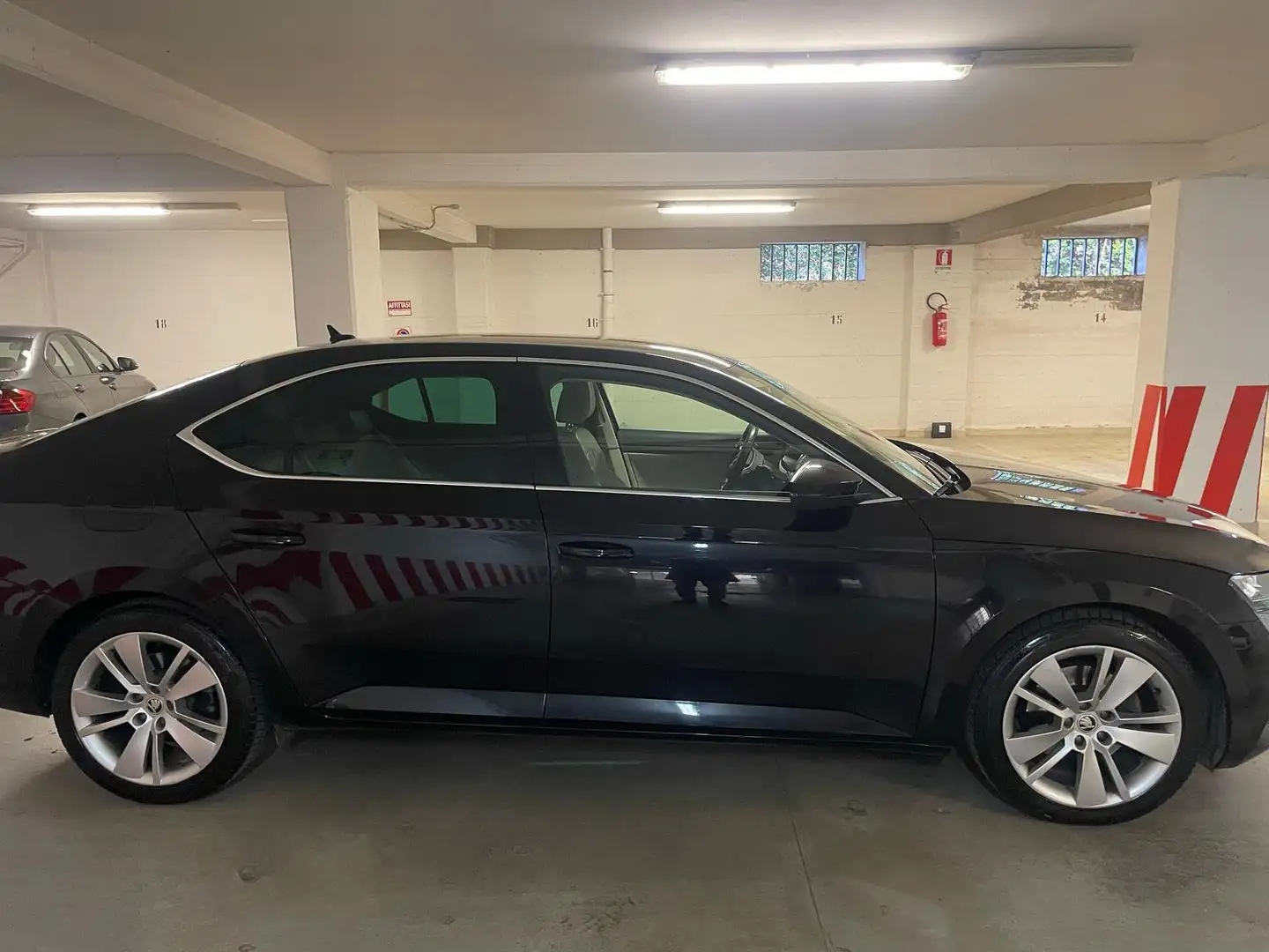 Skoda Superb Superb Berlina 2.0 TDI Style 150cv DSG Nero - 2