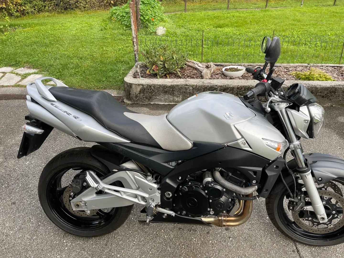 Suzuki GSR 600 Argento - 1