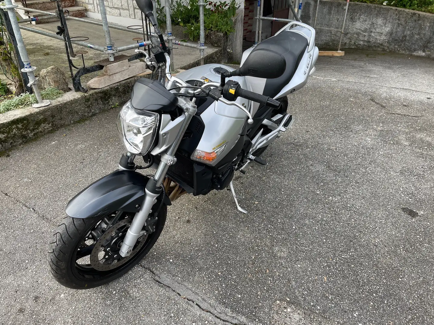 Suzuki GSR 600 Argento - 2