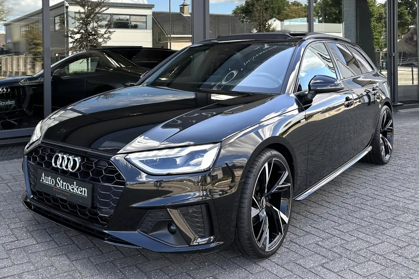 Audi A4 Avant 35 TFSI 3X S-Line Black Panorama Camera Sfee Noir - 2