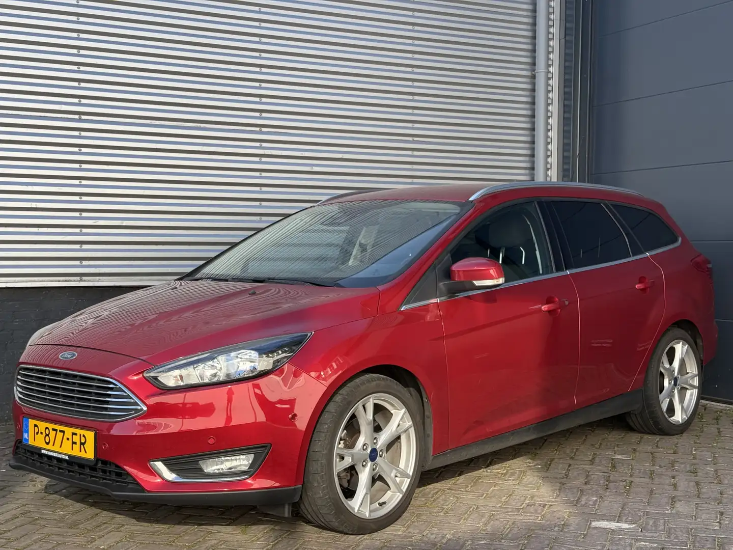 Ford Focus Wagon 1.5 Titanium Edition // ONLY EXPORT // ENGIN Rood - 1