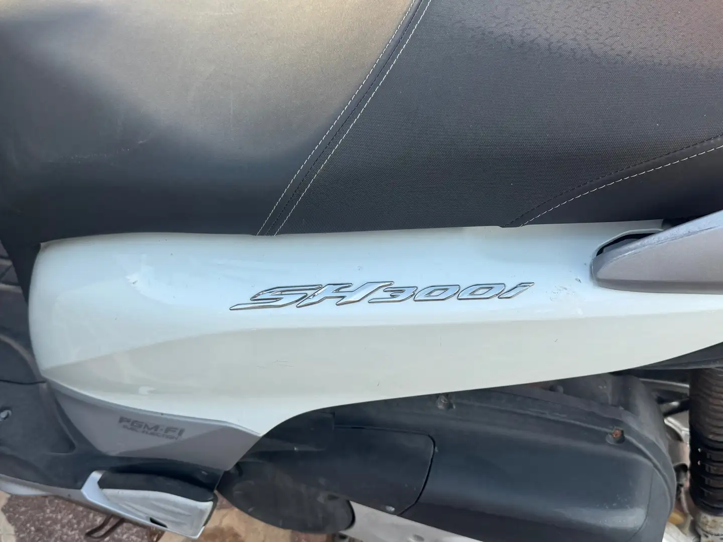 Honda SH 300 Bianco - 2