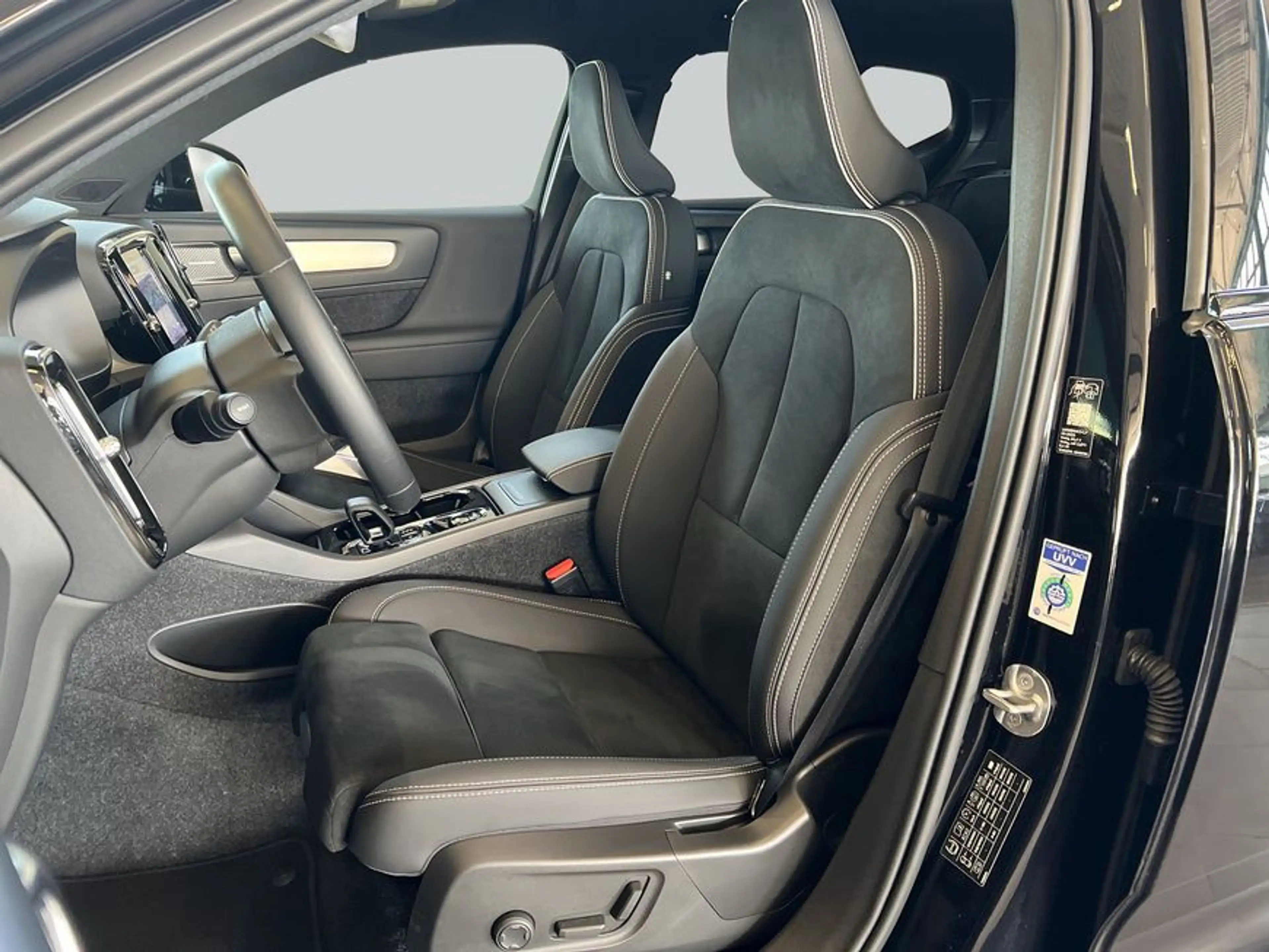 Volvo XC40 XC40 B3 B DKG Plus Black Edition — photo 10