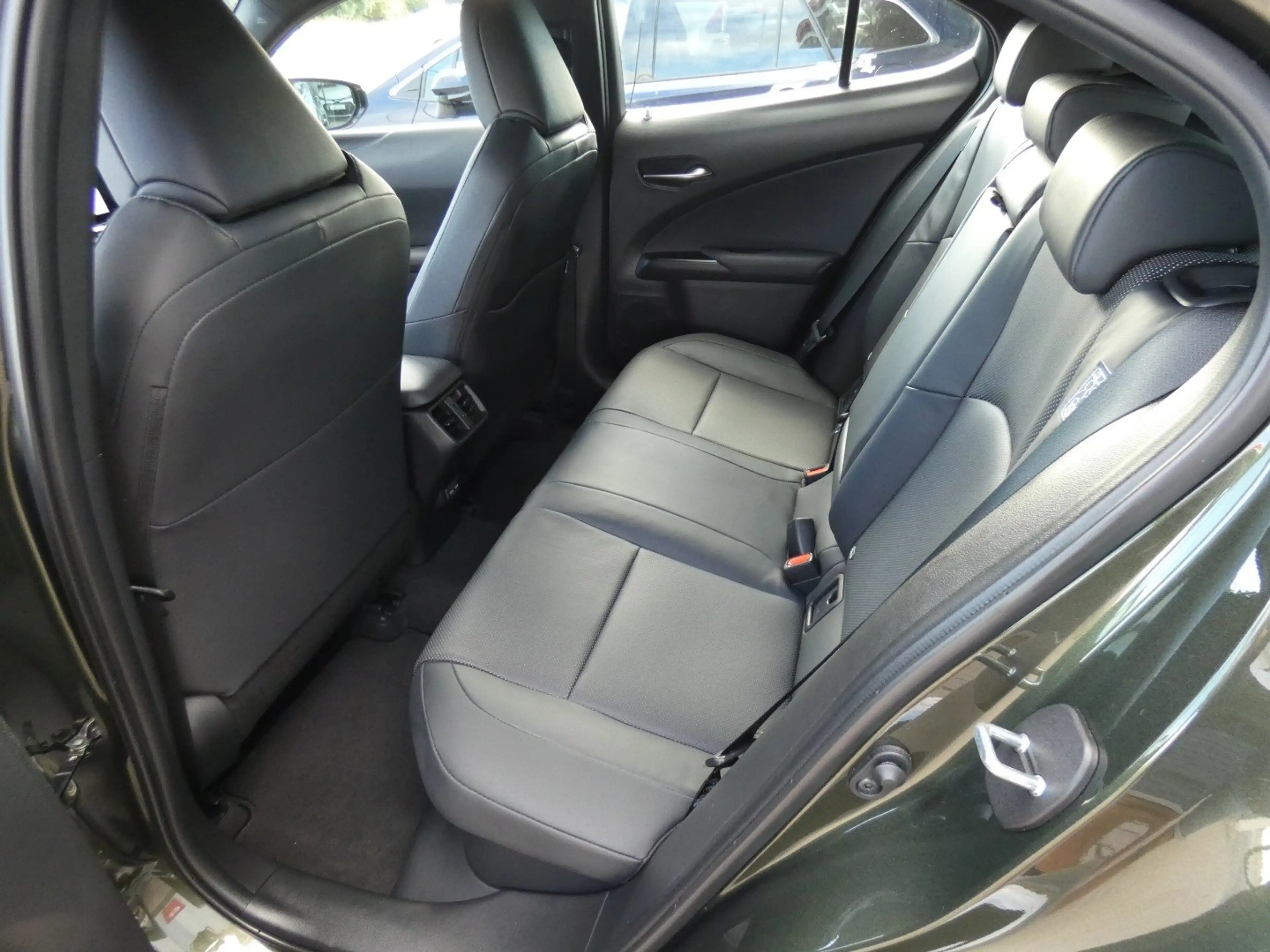 Lexus UX 250h HYBRID +LEDER +Zetelverwarming +Groot scherm — photo 10