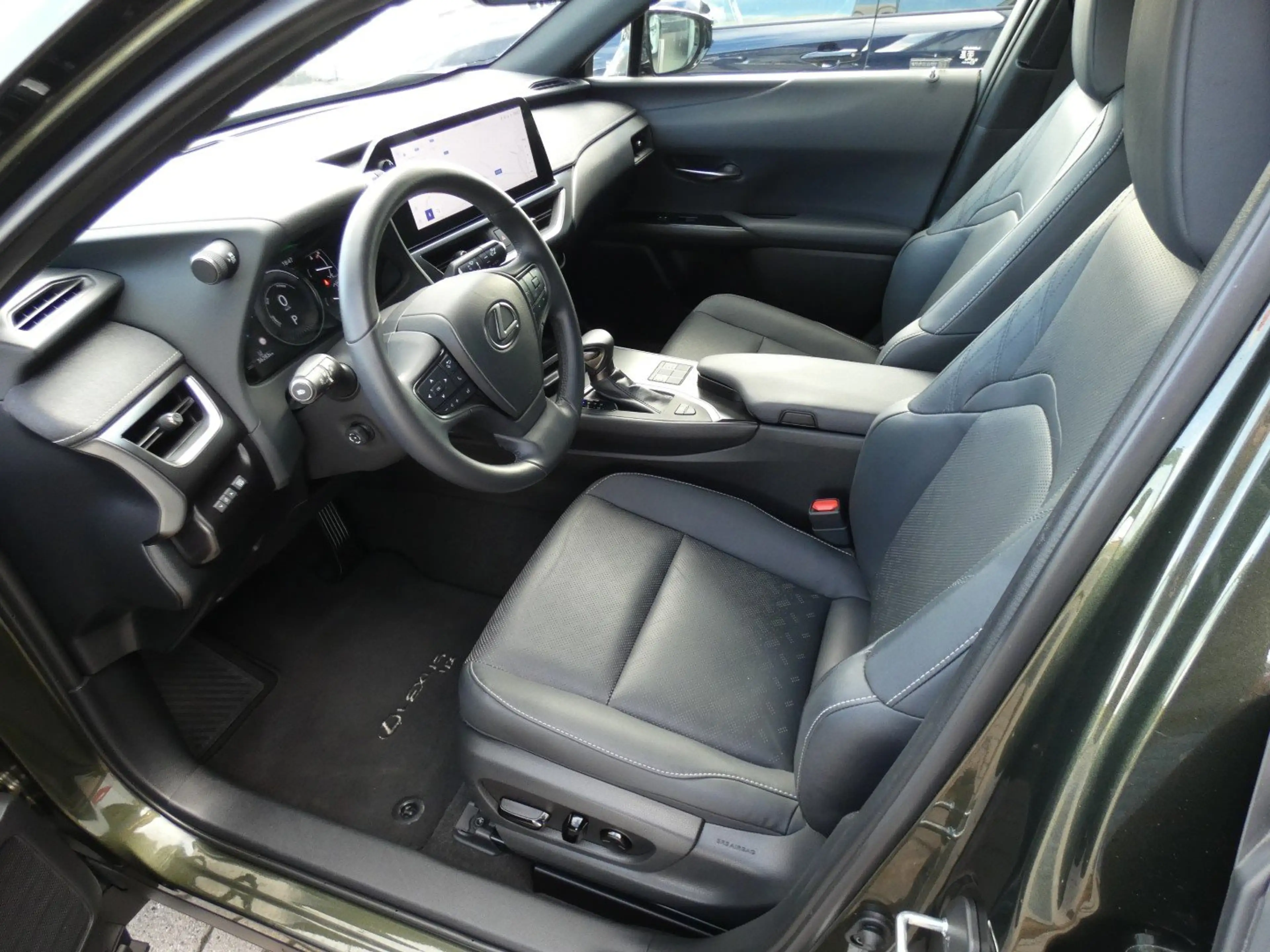 Lexus UX 250h HYBRID +LEDER +Zetelverwarming +Groot scherm — photo 7