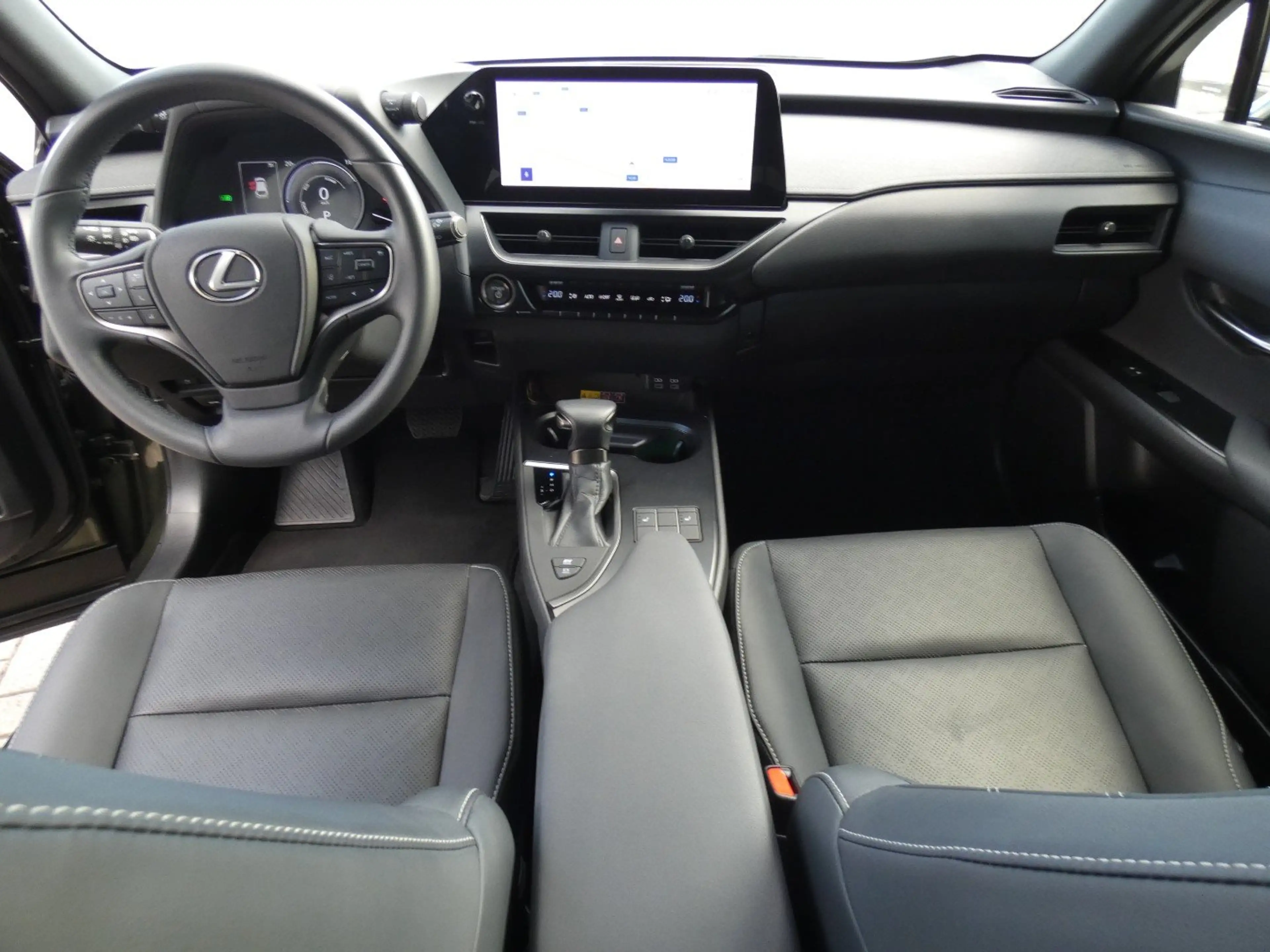 Lexus UX 250h HYBRID +LEDER +Zetelverwarming +Groot scherm — photo 12