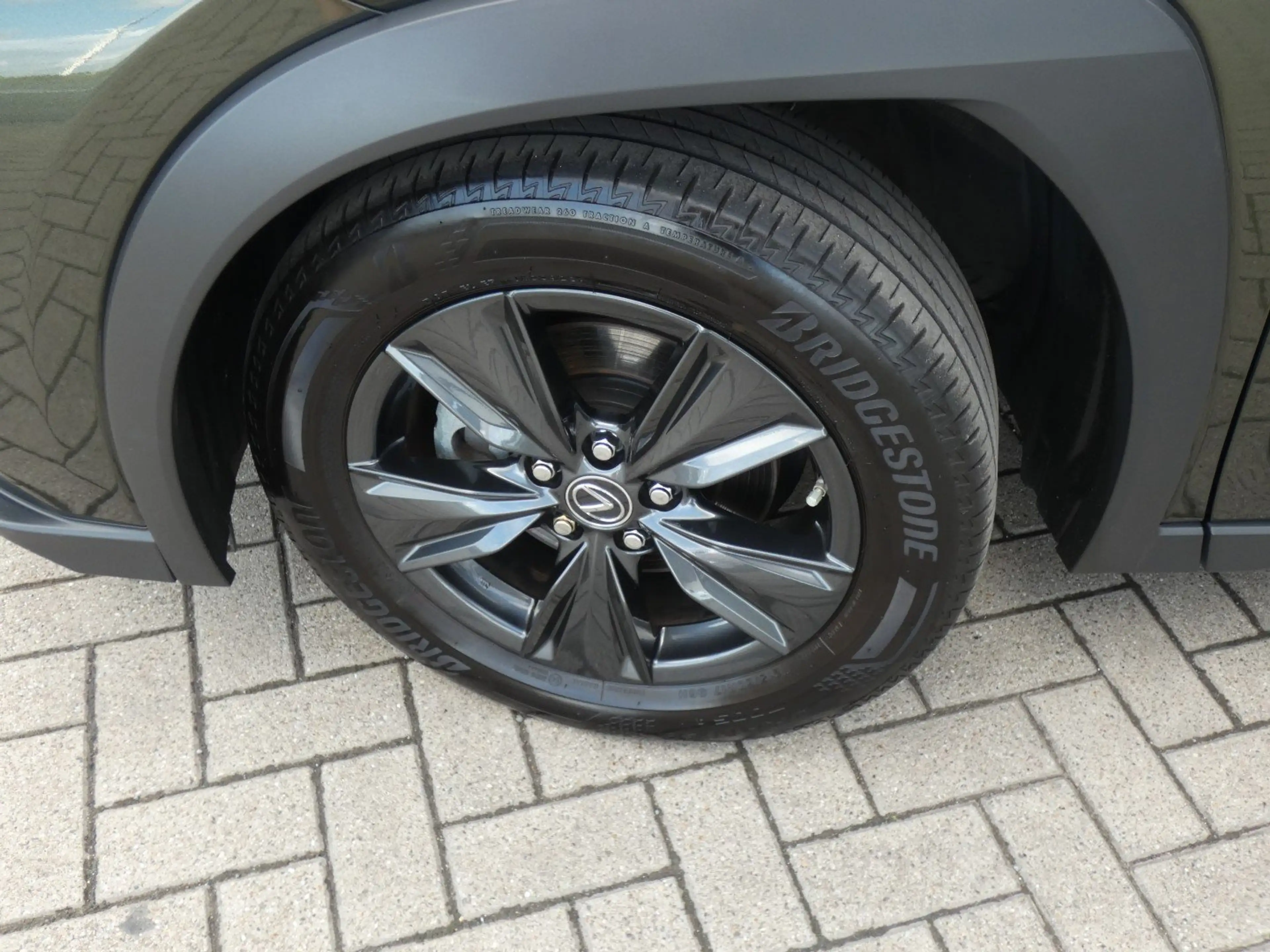 Lexus UX 250h HYBRID +LEDER +Zetelverwarming +Groot scherm — photo 4