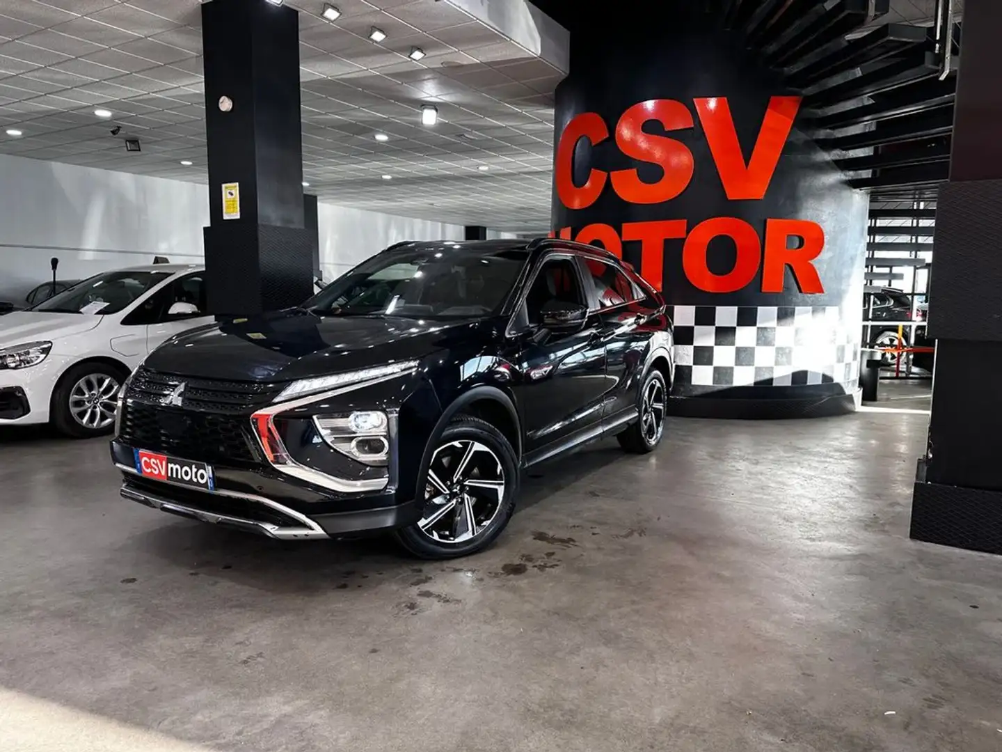 Mitsubishi Eclipse Cross 2.4 PHEV Kaiteki Auto 4WD Noir - 2