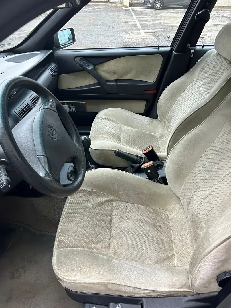 Lancia Delta Delta 1.8 c/airbag Negro - 2