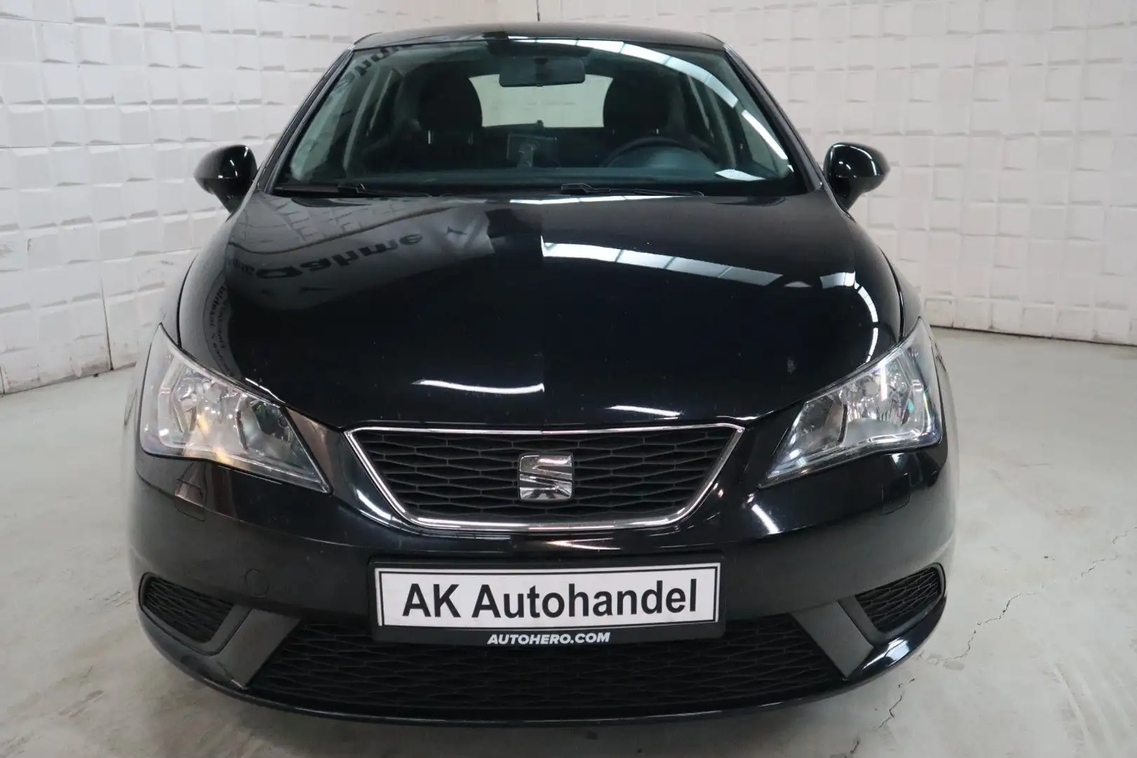 SEAT Ibiza Lim. Style Salsa Navi Klima 8-fach Bereift Noir - 2