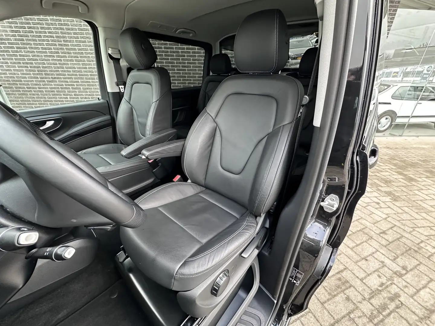 Mercedes-Benz V 300 300d Extra Lang DC Avantgarde | Leder | 360 Camera Noir - 2