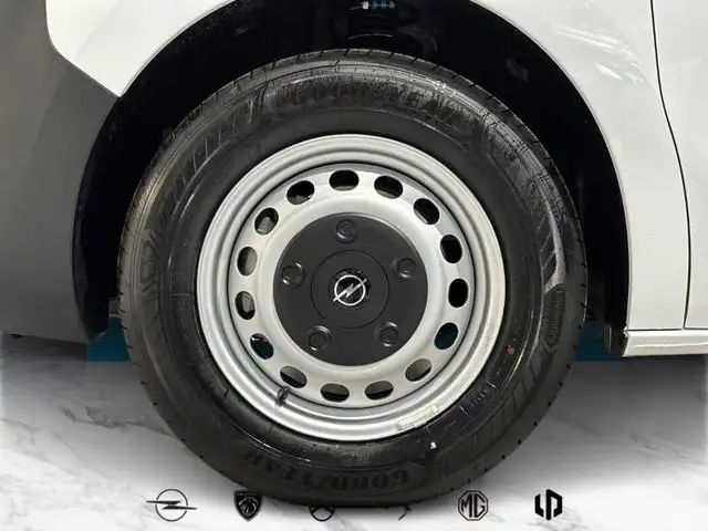 Opel Vivaro view 8
