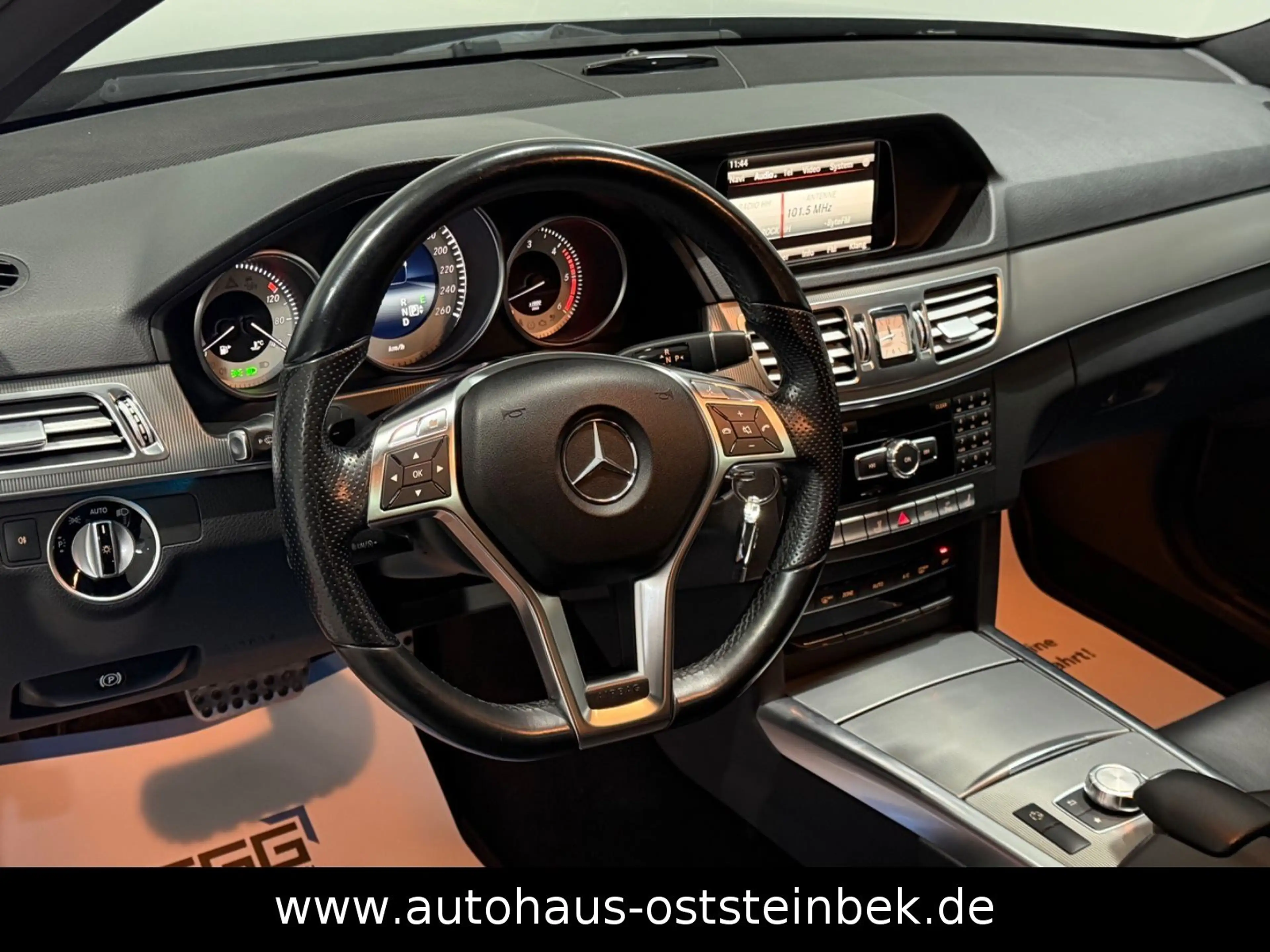 Mercedes-Benz E 300 BLUETEC/AMG-LINE/PANO/360°KAMERA/LED/AHK/ — photo 10