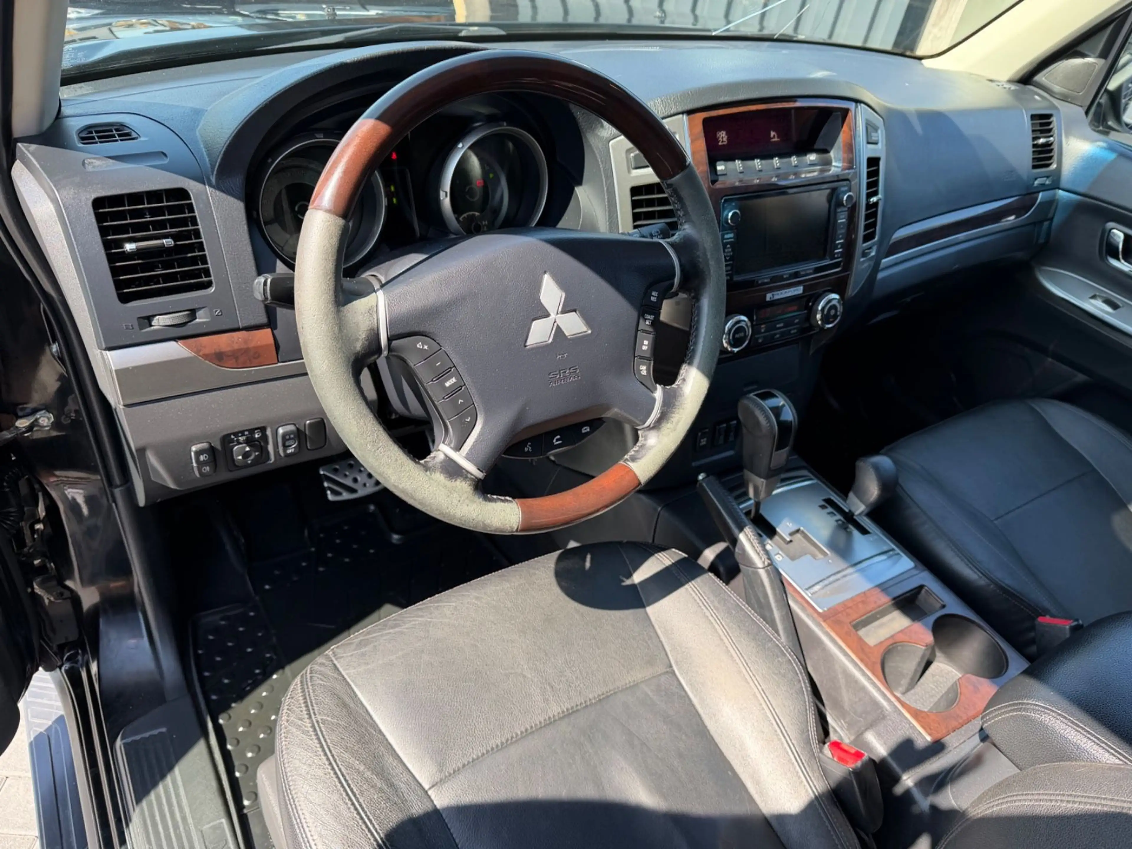 Mitsubishi Pajero 3.2 DI-D Top 4x4*AUTOMATIK*CAM*SHD*AHK* — photo 9
