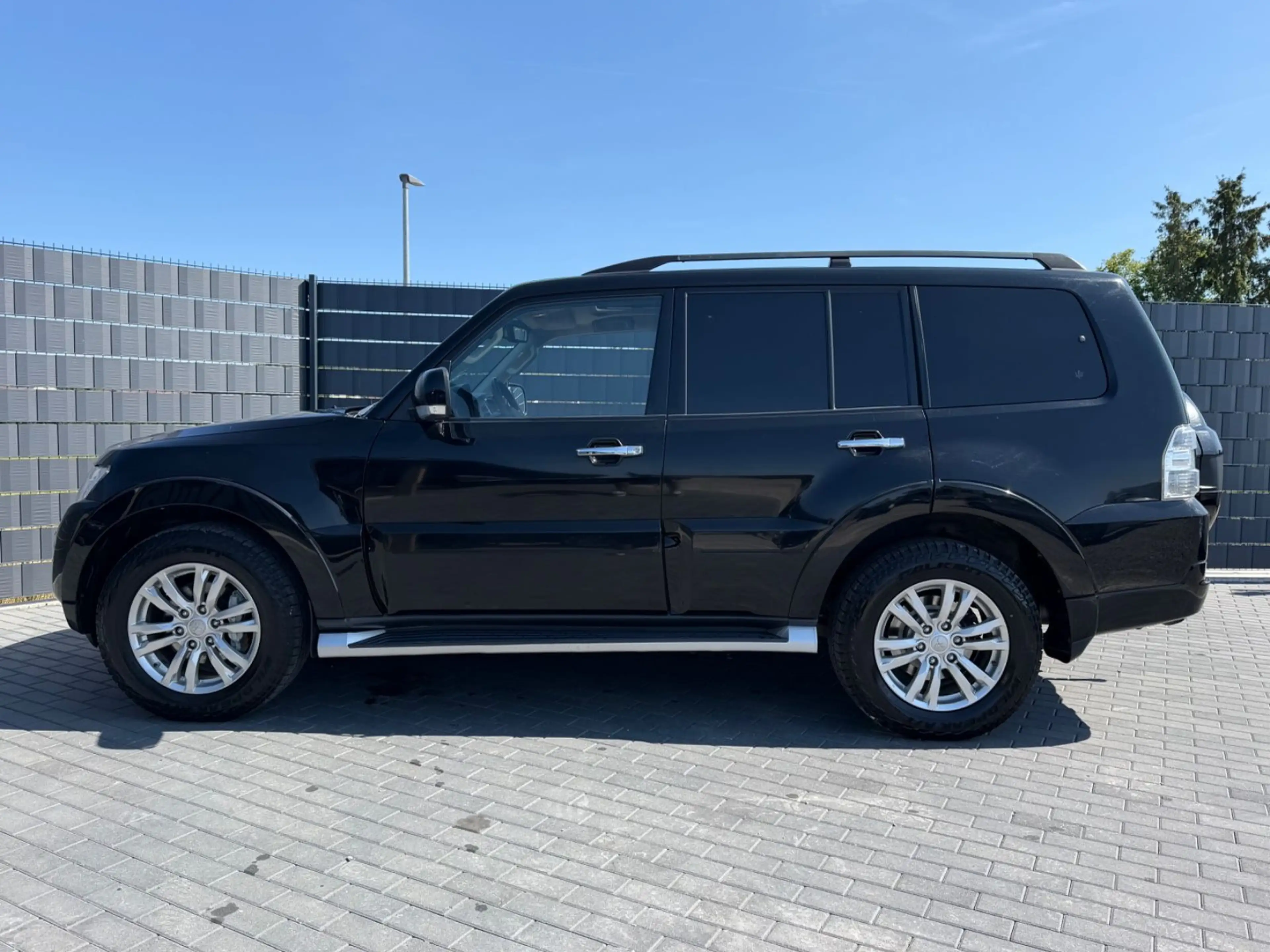 Mitsubishi Pajero 3.2 DI-D Top 4x4*AUTOMATIK*CAM*SHD*AHK* — photo 7