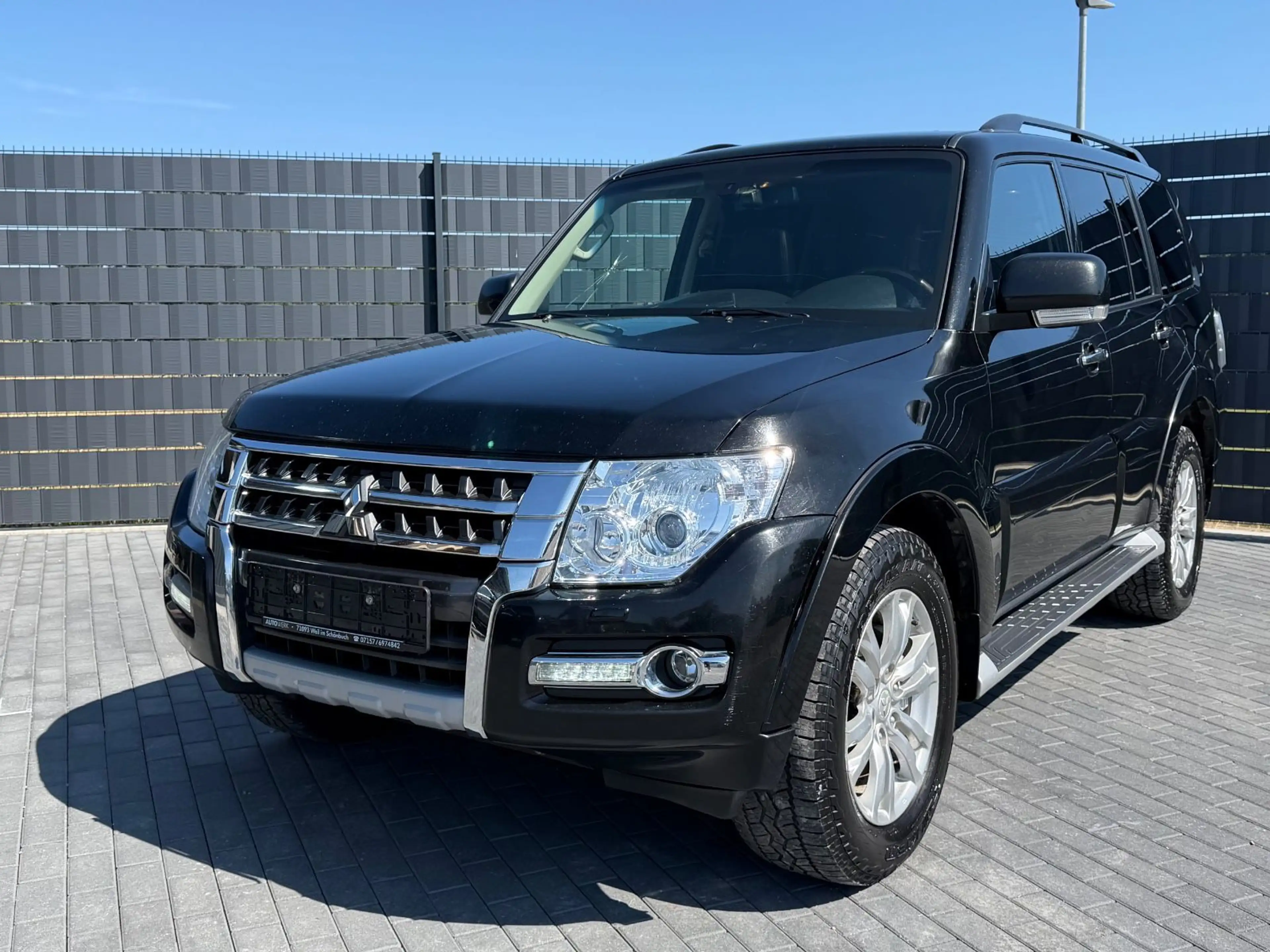 Mitsubishi Pajero 3.2 DI-D Top 4x4*AUTOMATIK*CAM*SHD*AHK*