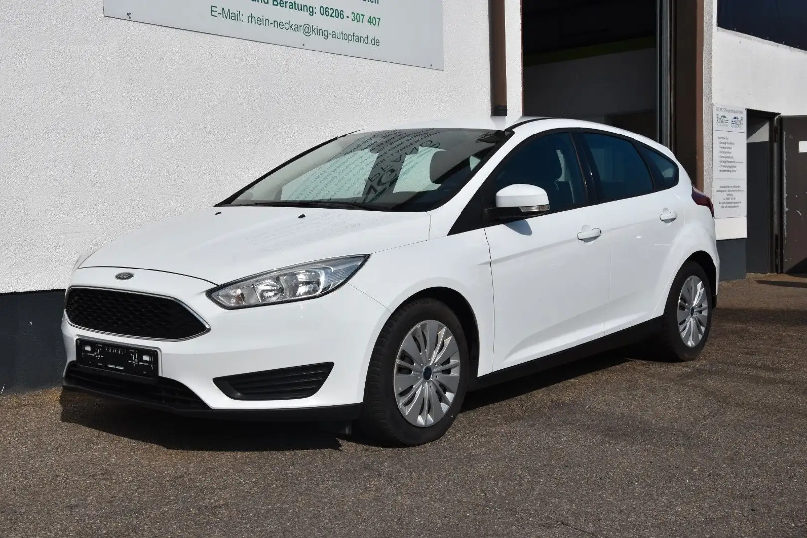 Ford Focus Lim. 1.5 TDCI Trend Klima SHZ PDC Weiß - 1