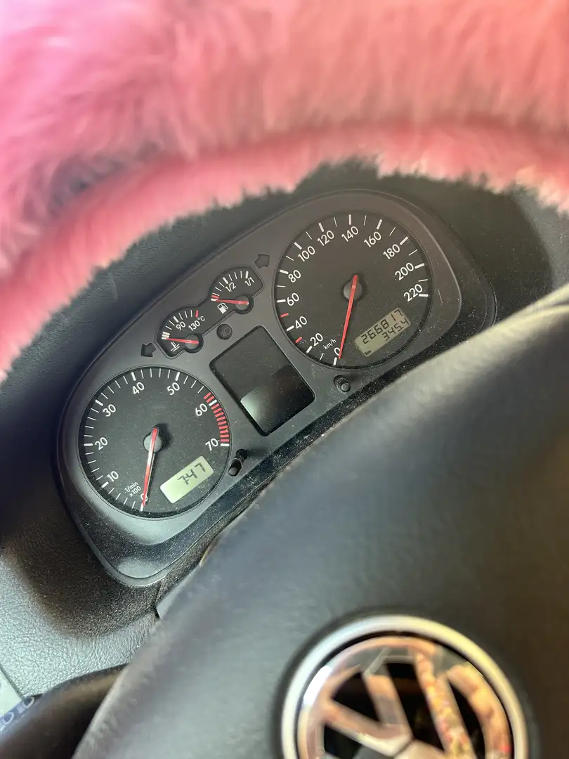 Volkswagen Golf - 2