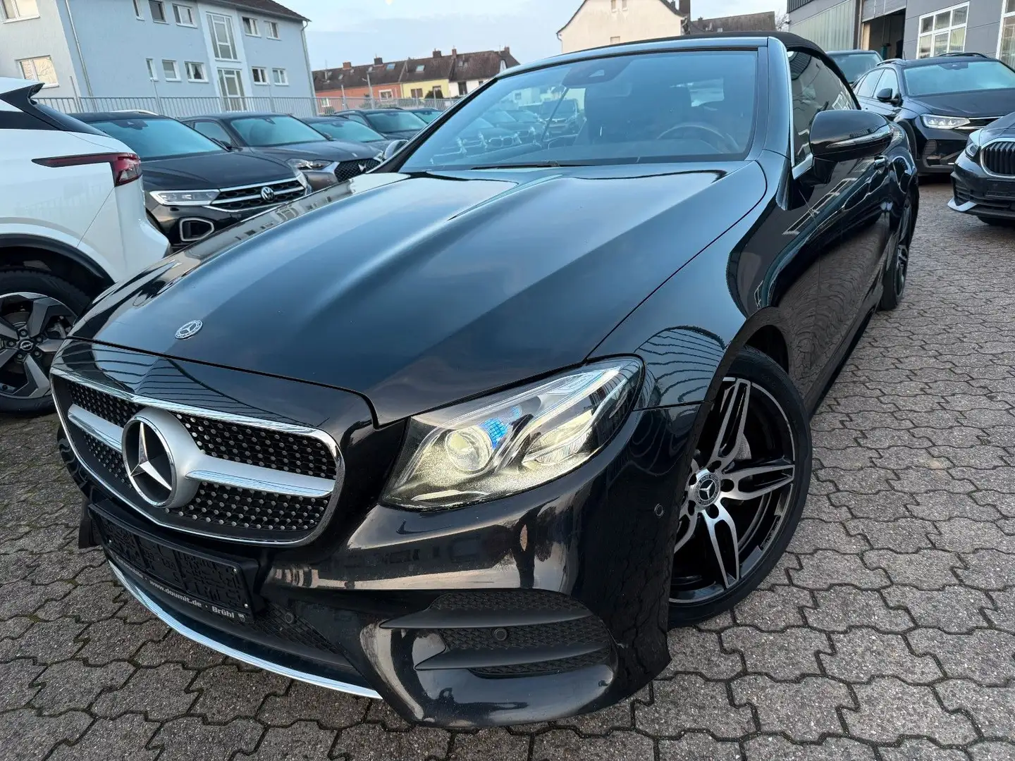 Mercedes-Benz E 200 Cabrio AMG Line Burmester Kamera, ... Noir - 2