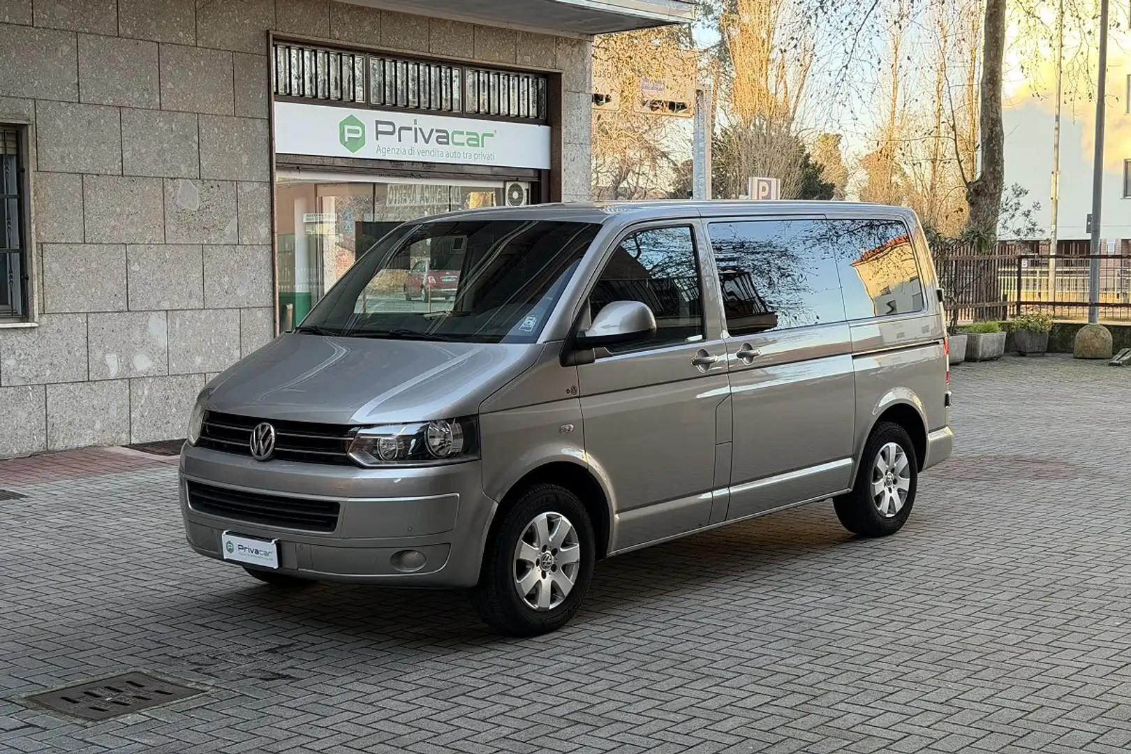 Volkswagen T5 Caravelle Caravelle 2.0 TDI 140CV DSG PC Comfortline Argent - 1