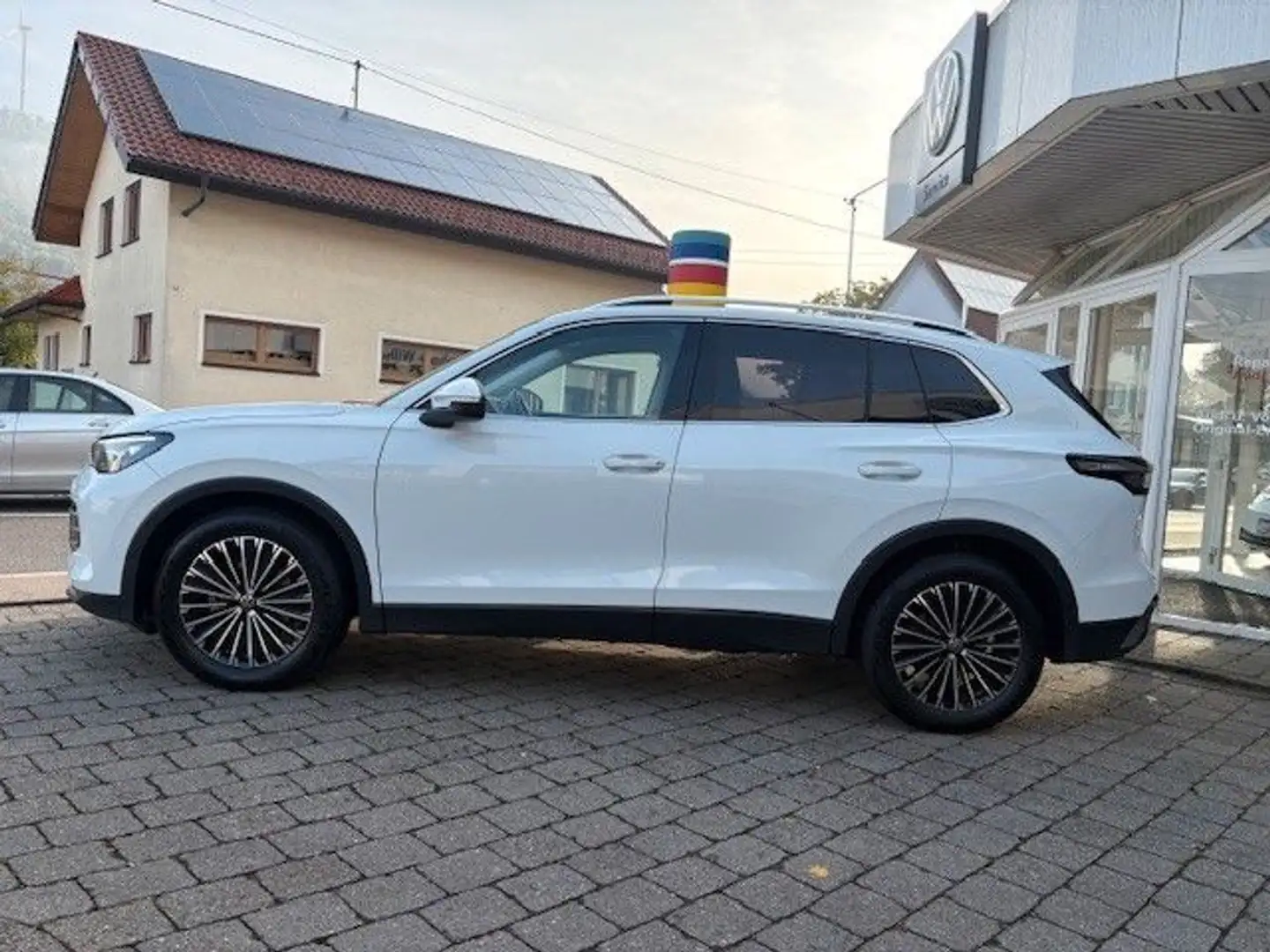Volkswagen Tiguan 1.5 eTSI Elegance DSG/AHK/NAV/RFK/SHZ Weiß - 2