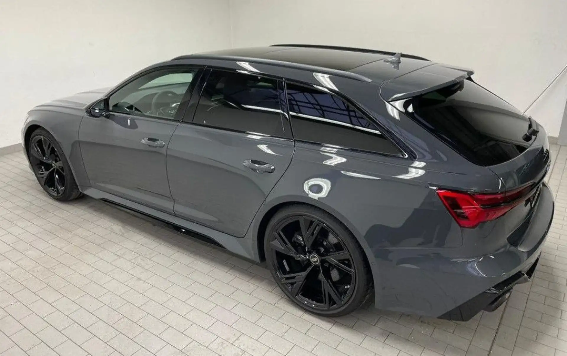 아우디 Audi RS6 4.0 TFSI 2022 건메탈 사진 2