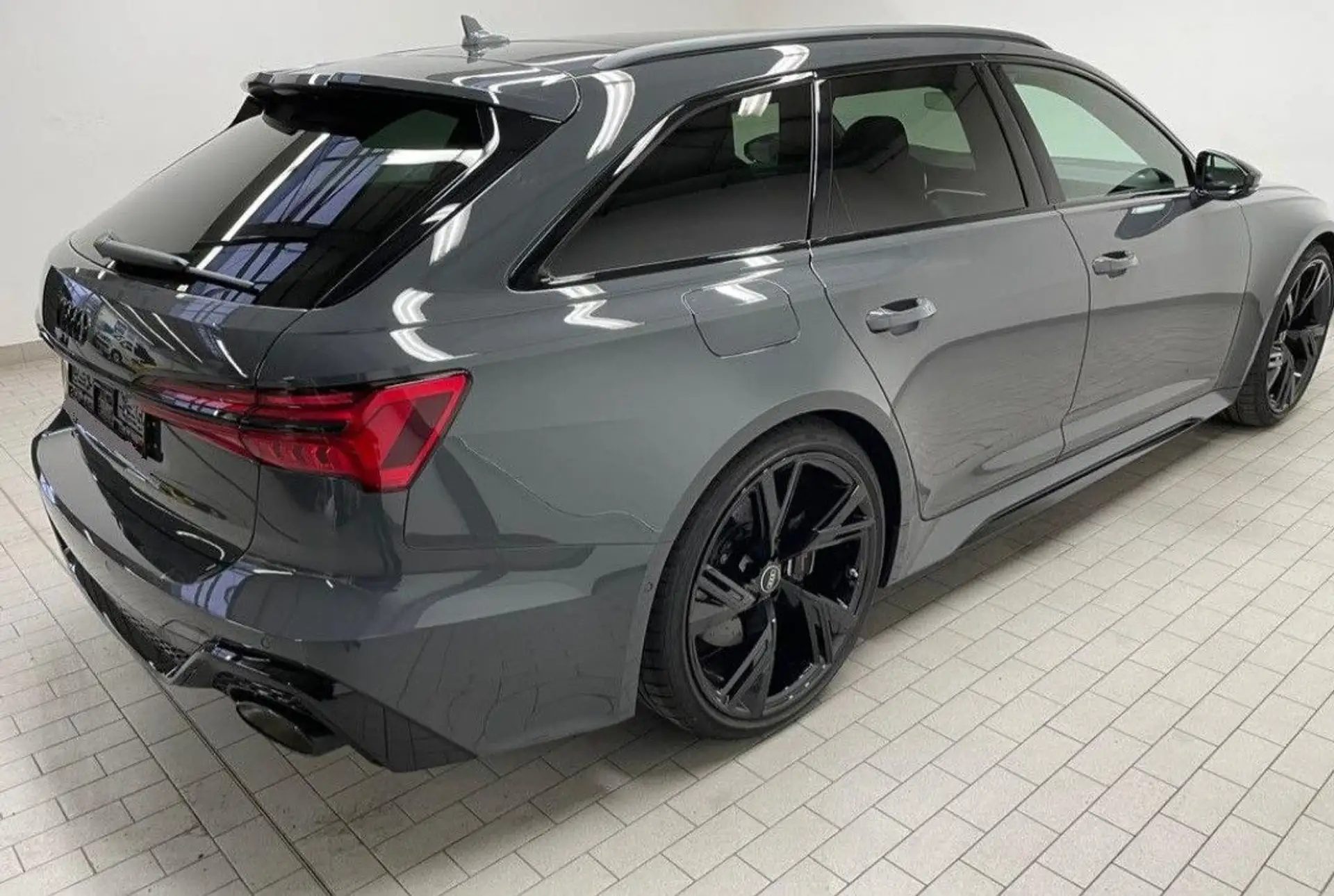 아우디 Audi RS6 4.0 TFSI 2022 건메탈 사진 3