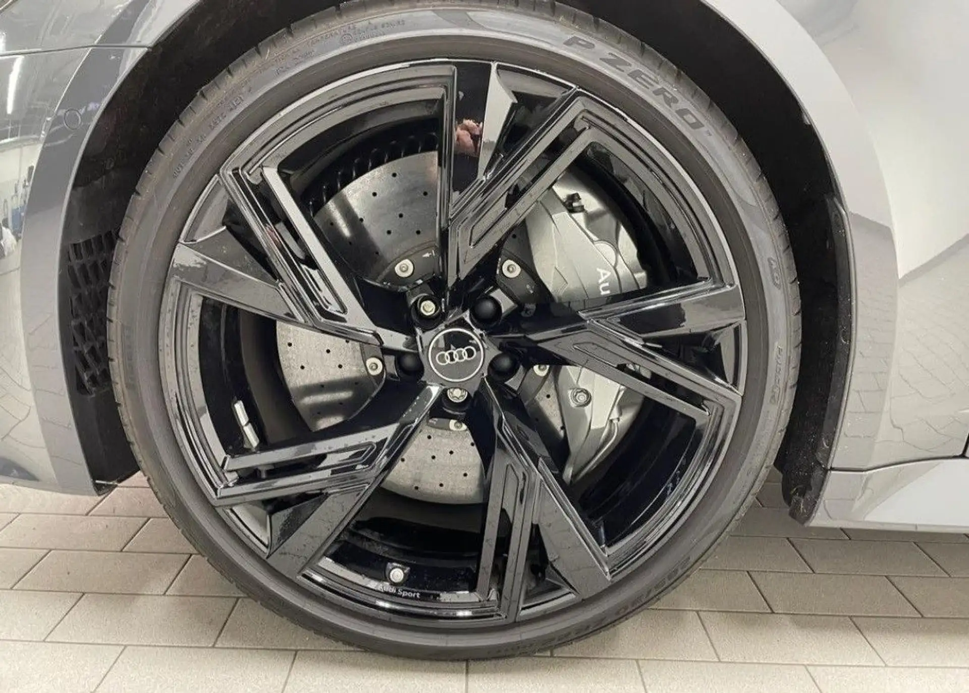 아우디 Audi RS6 4.0 TFSI 2022 건메탈 사진 6