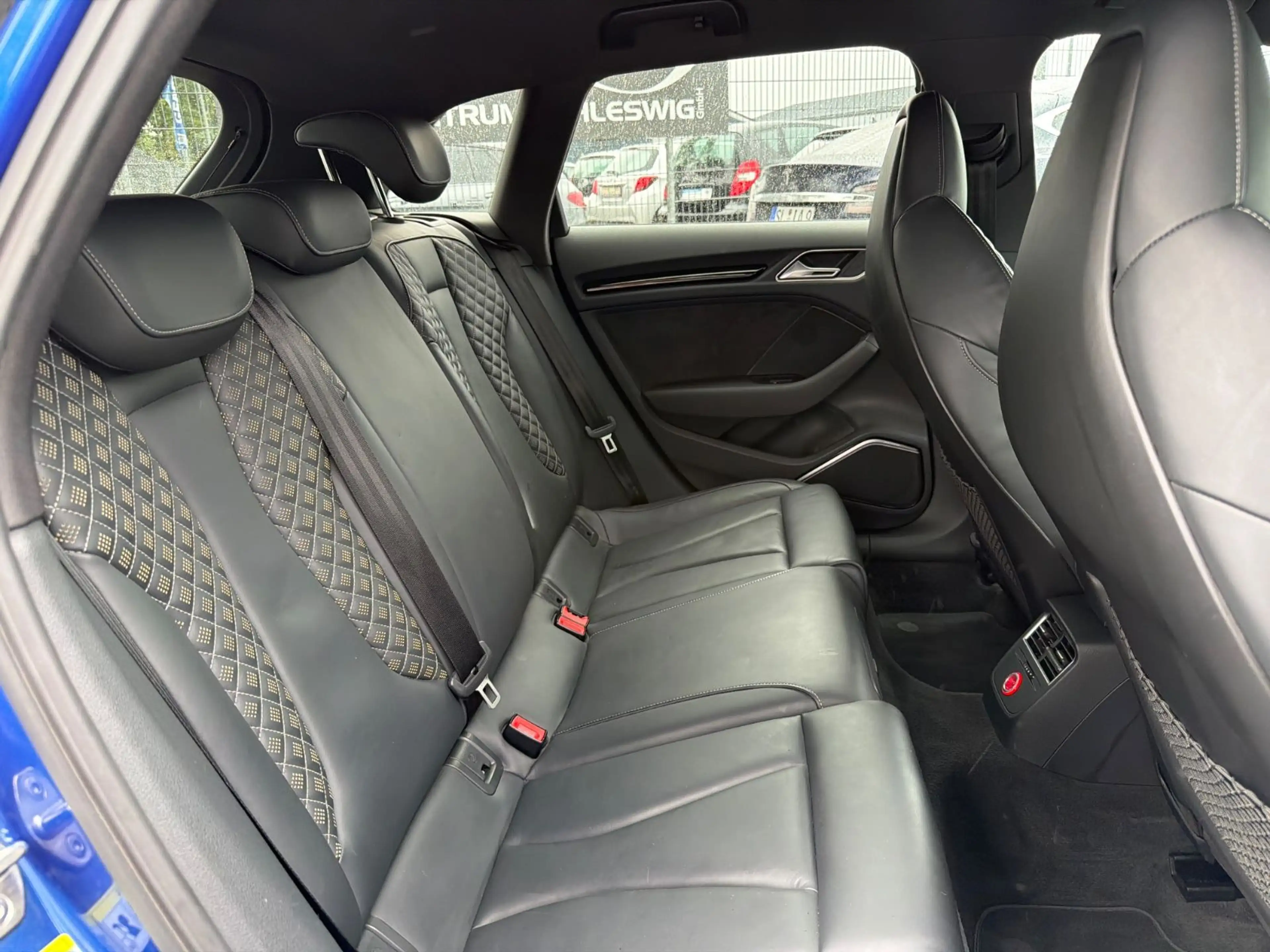 Audi RS3 Sportback 2.5 TFSI quattro RS-Schalensitze — photo 10