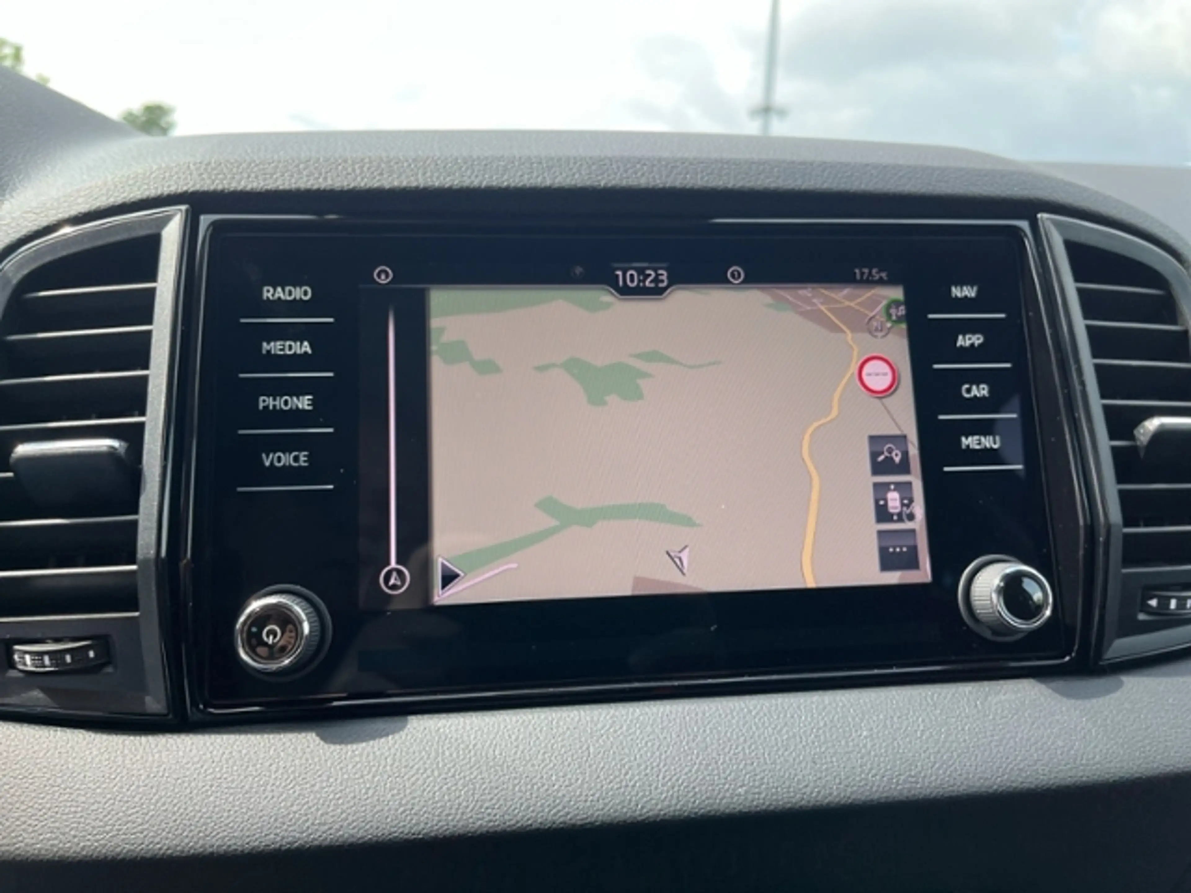 Skoda Karoq Balance 1.5TSI DSG MATRIX AHK NAVI KAMERA ACC — photo 15